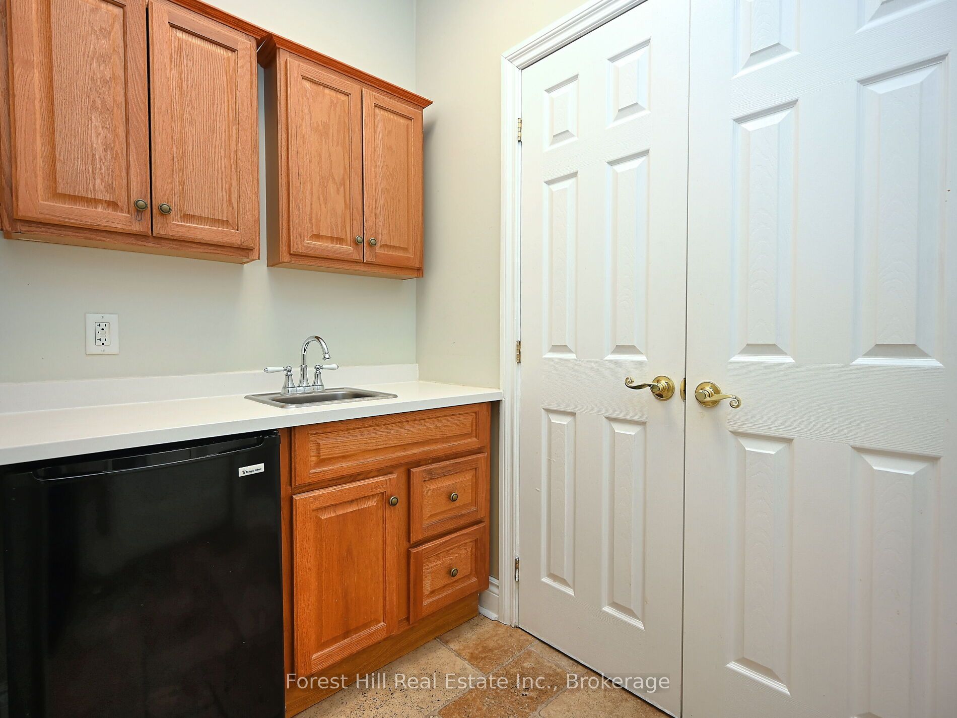 #23 - 1525 Cornwall Road Property Photo 30