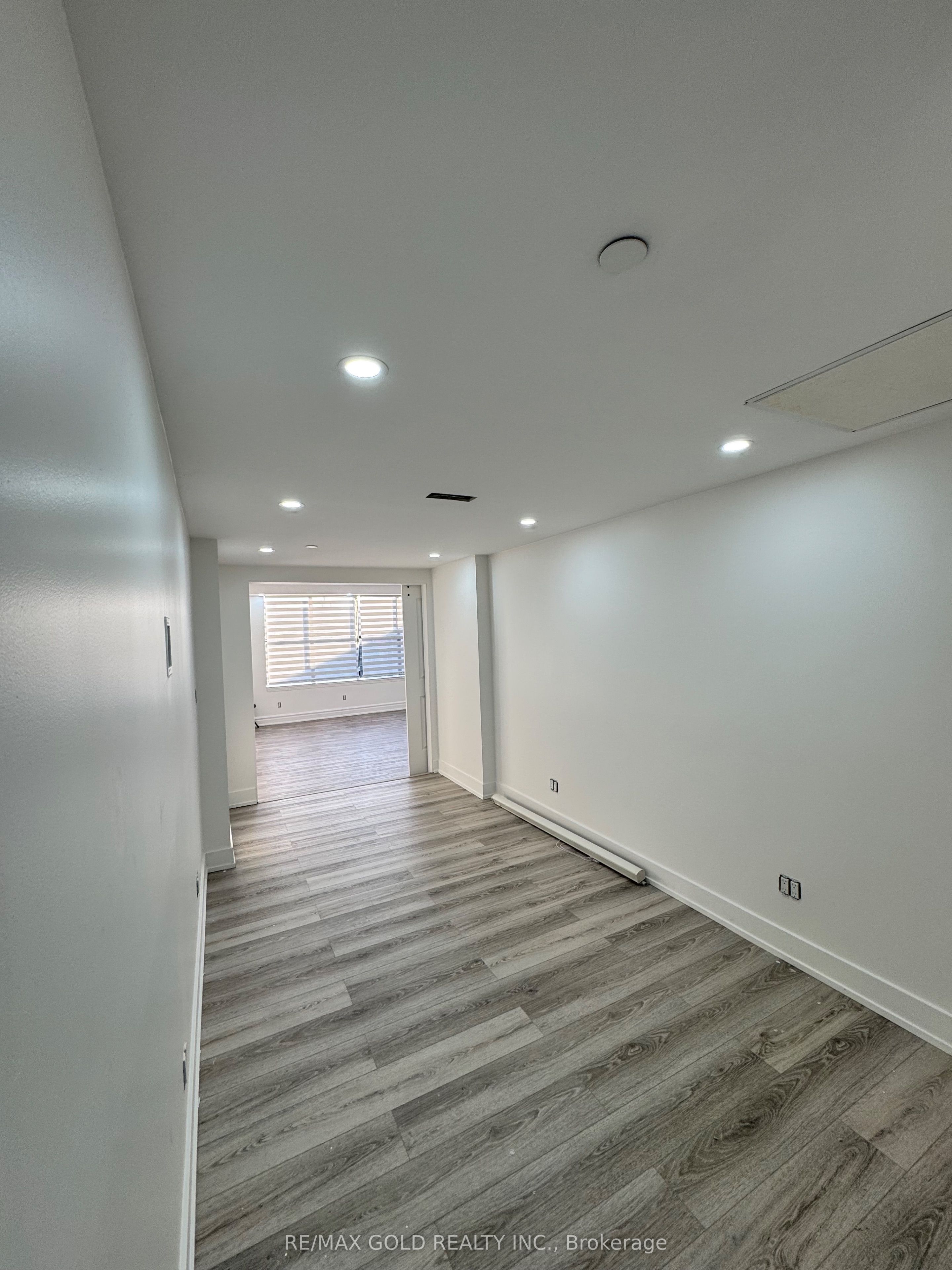 #11 - 7015 Tranmere Drive Property Photo 6