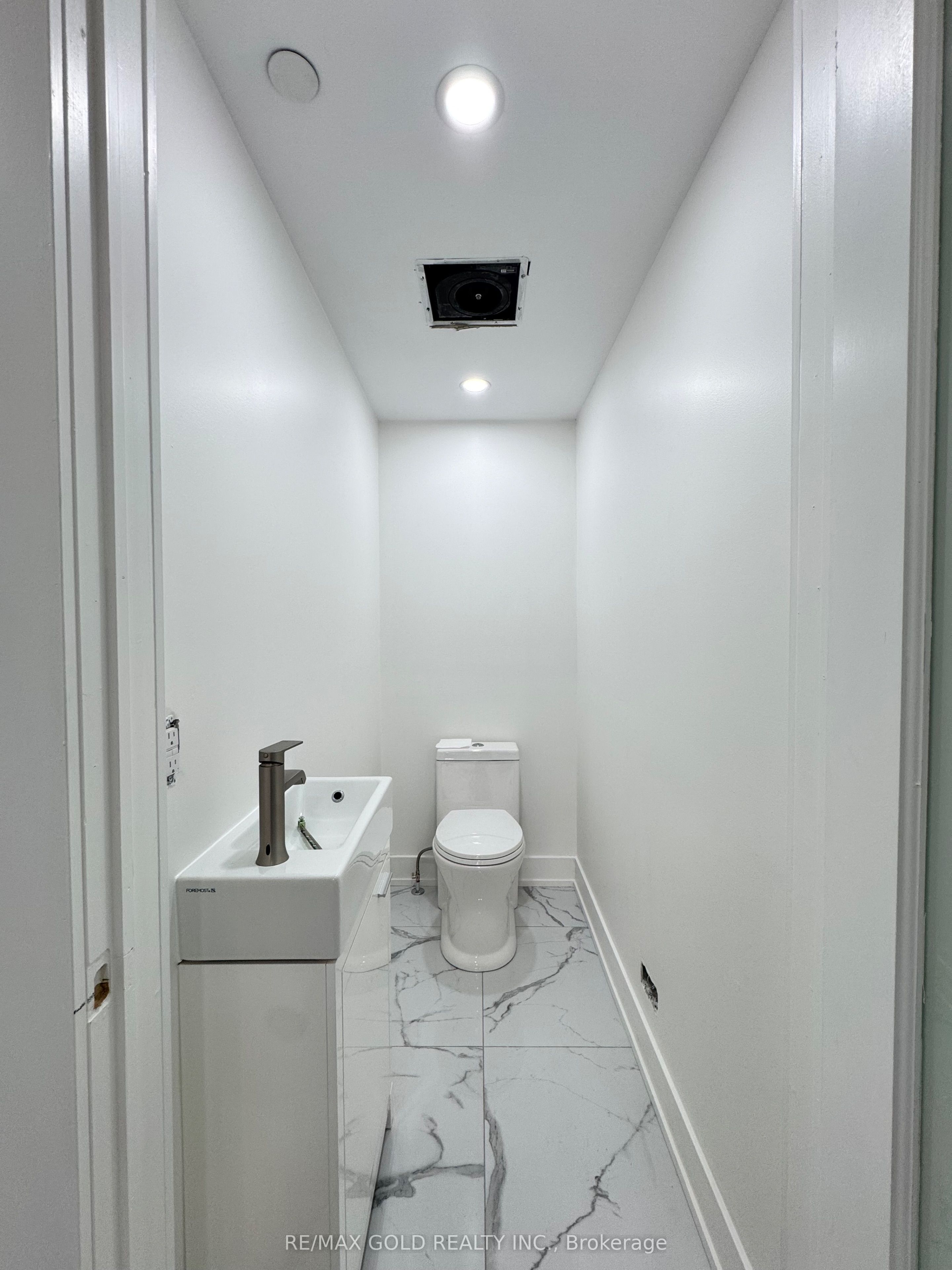 #11 - 7015 Tranmere Drive Property Photo 8