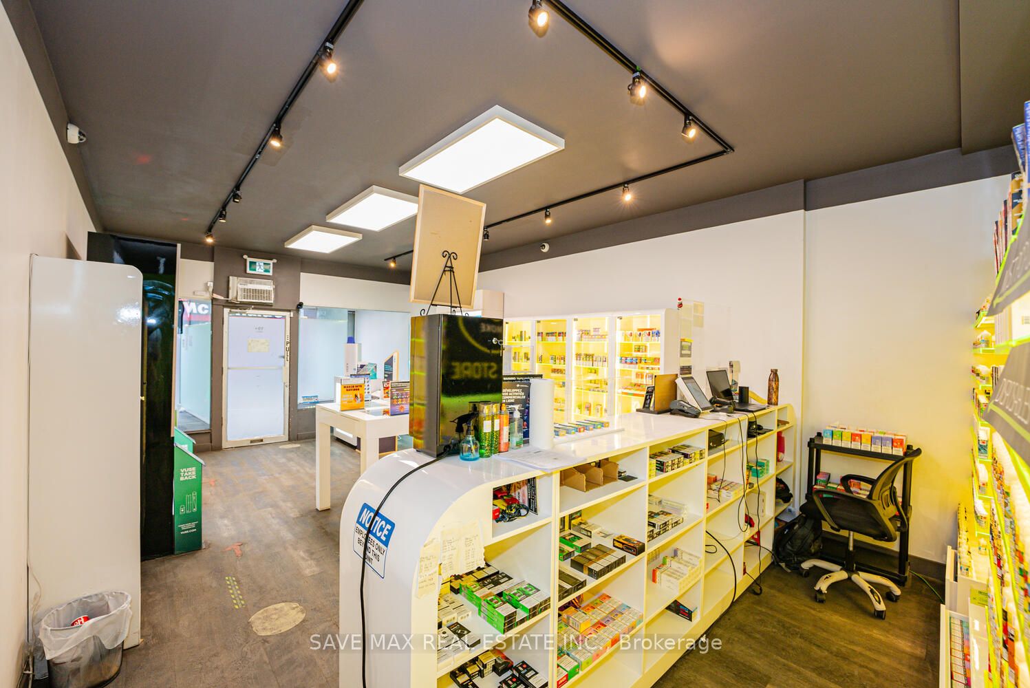 886 Bloor Street Property Photo 10