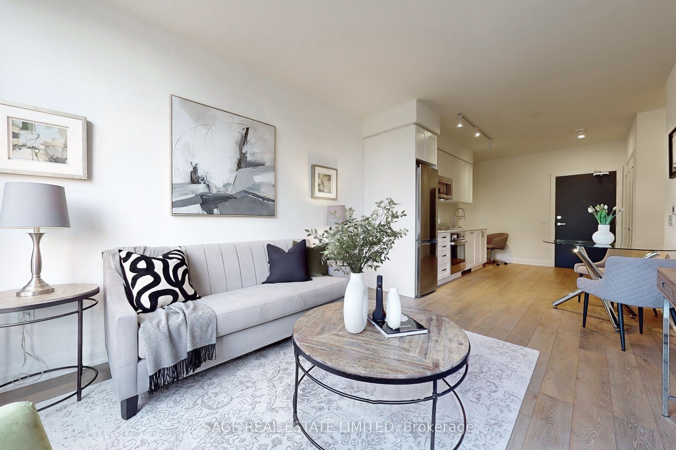 293 The Kingsway N/a 113 Property Photo 5