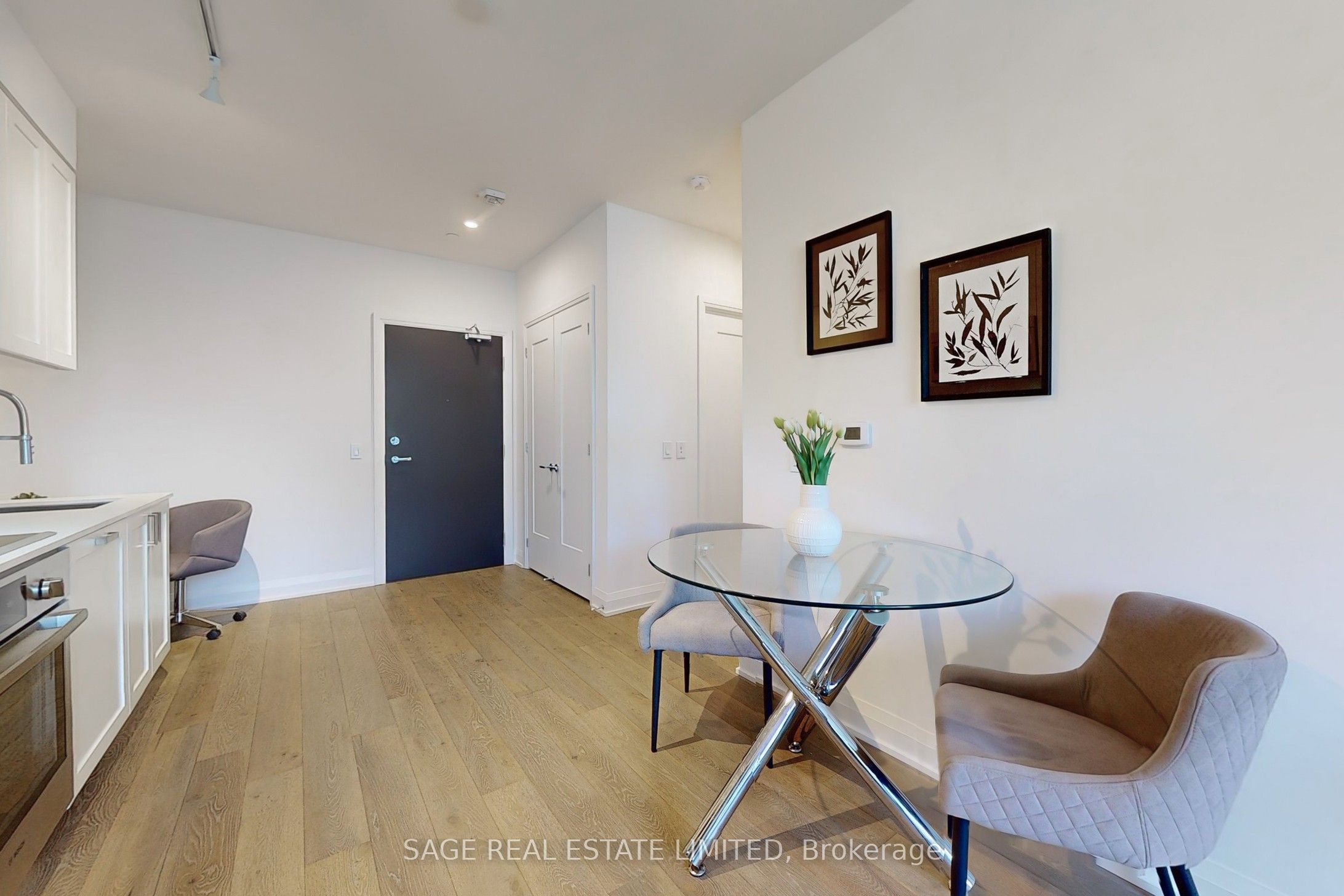 293 The Kingsway N/a 113 Property Photo 8