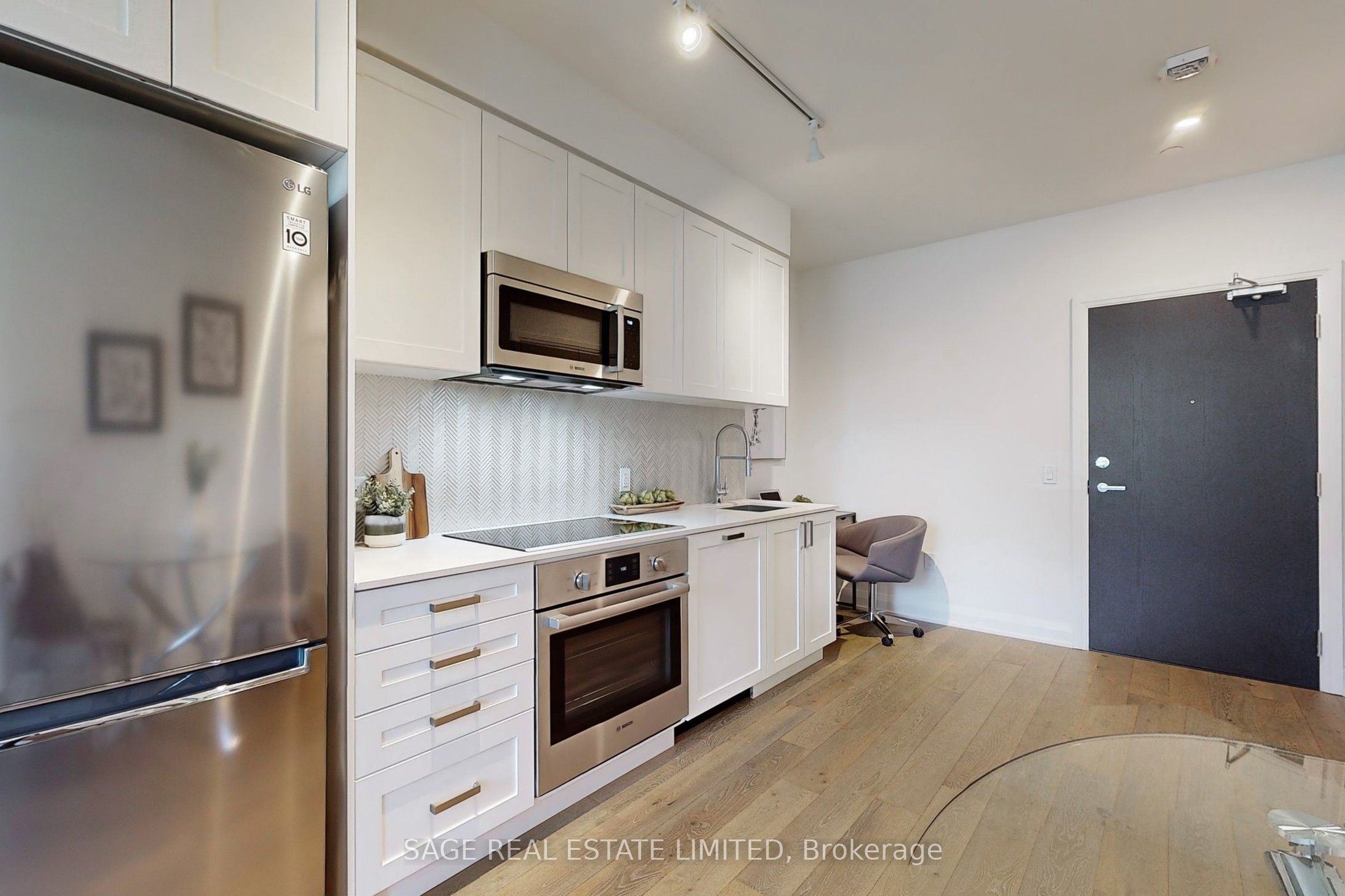 293 The Kingsway N/a 113 Property Photo 13
