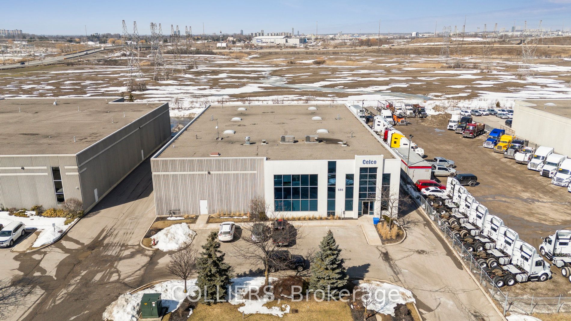 585 Secretariat Court Property Photo 16