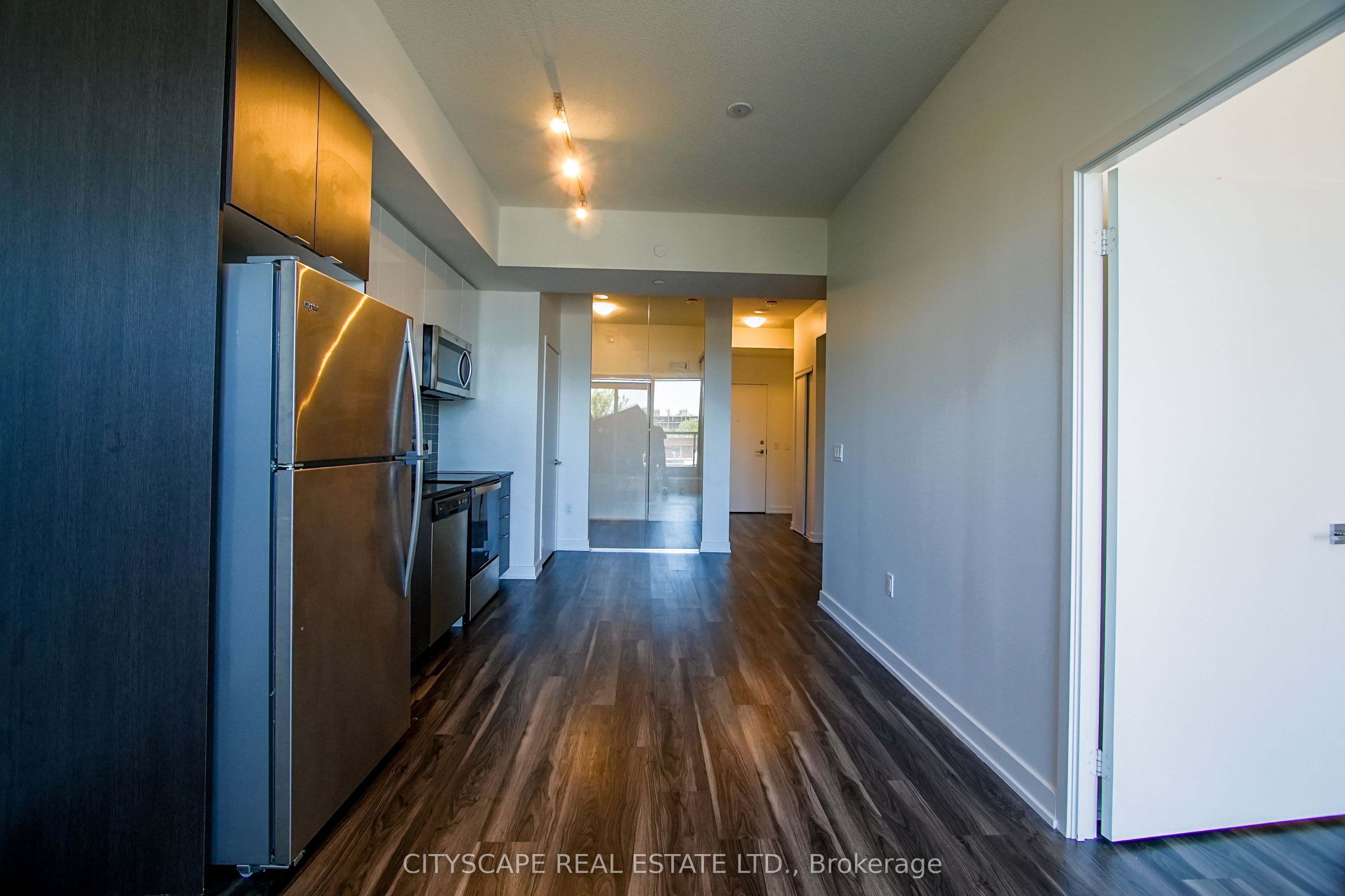 859 The Queensway N/a 221 Property Photo 1