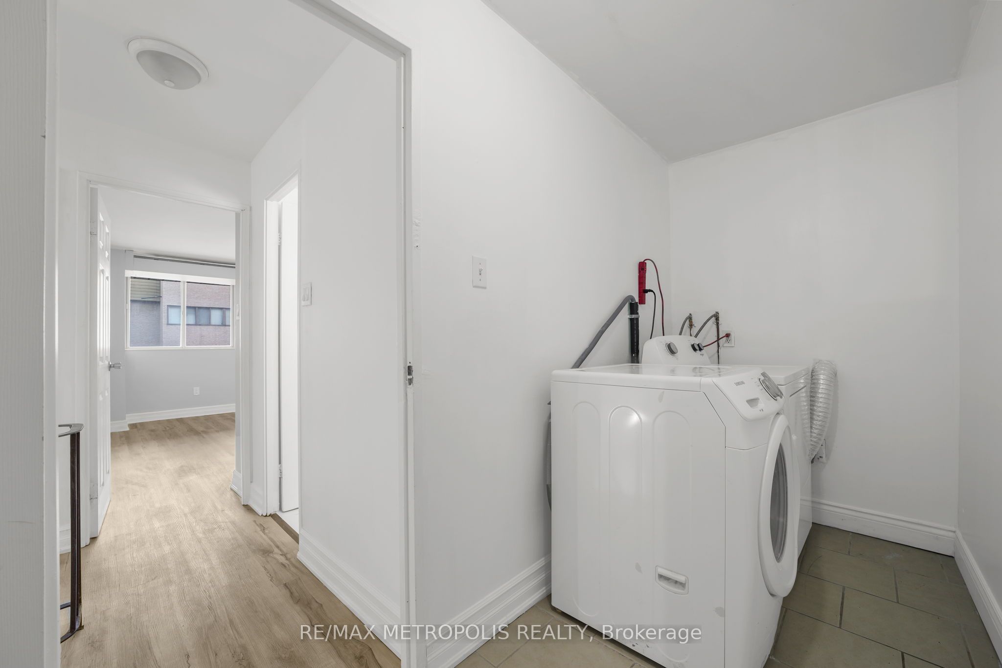 #184 - 2095 Roche Court Property Photo 22