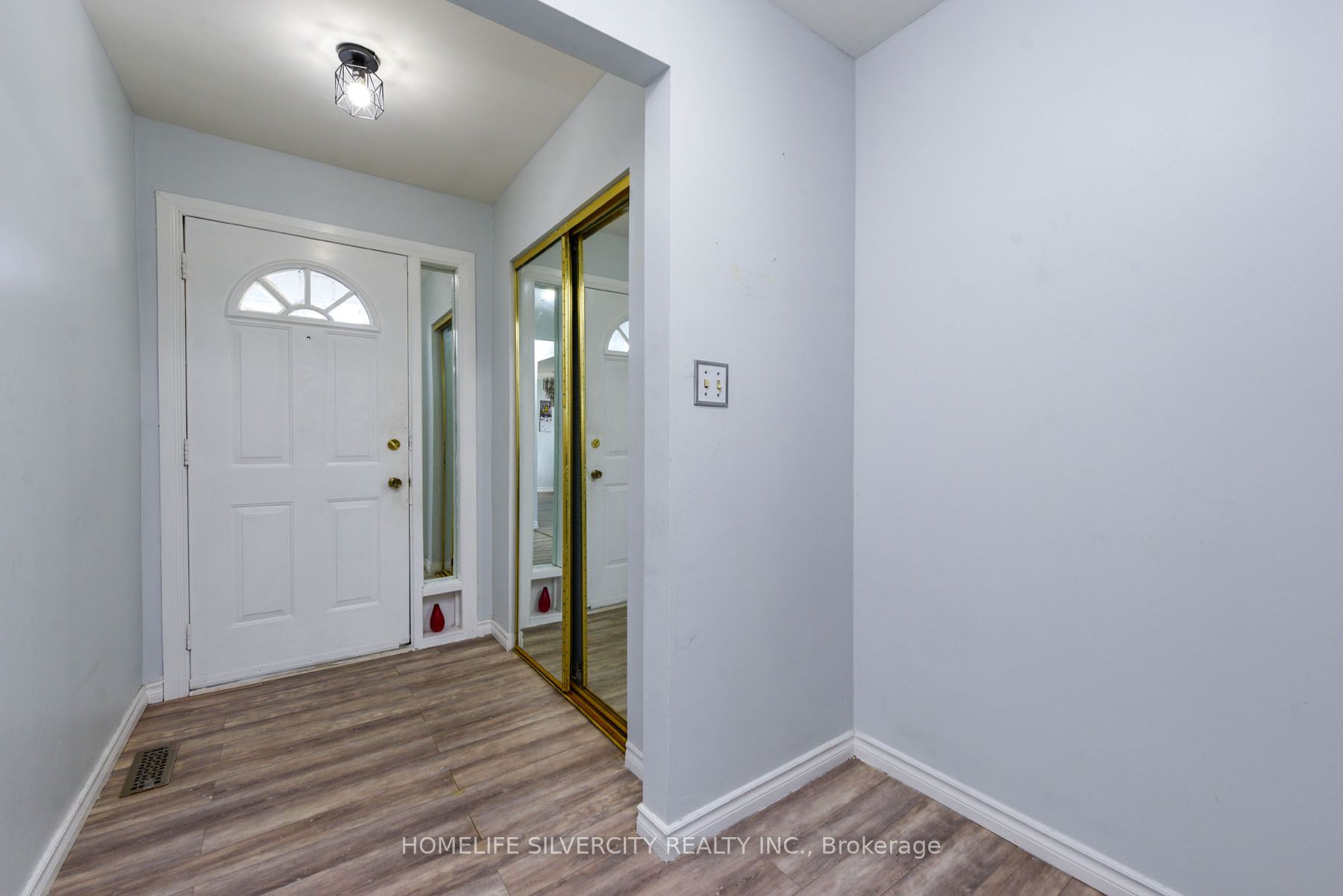 7549 Catalpa Road Property Photo 4