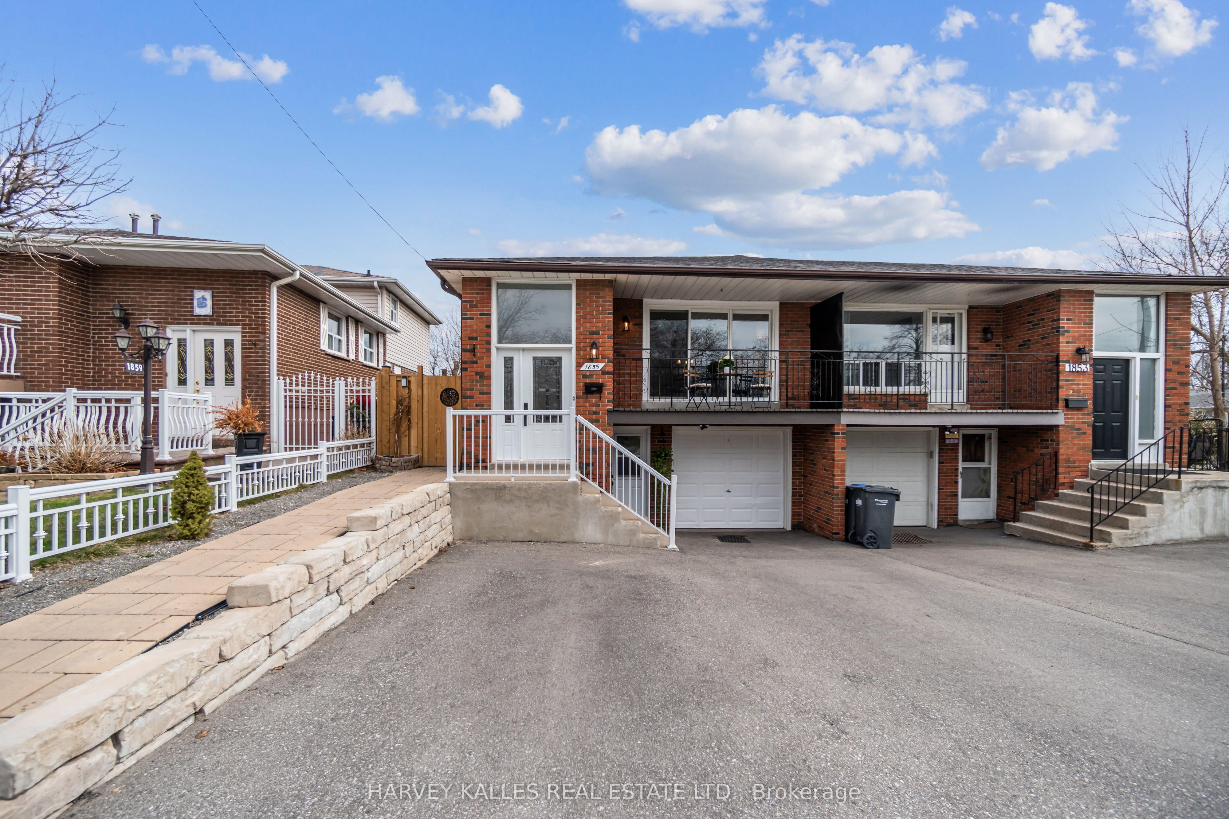 1855 Silverberry Crescent Property Photo 1
