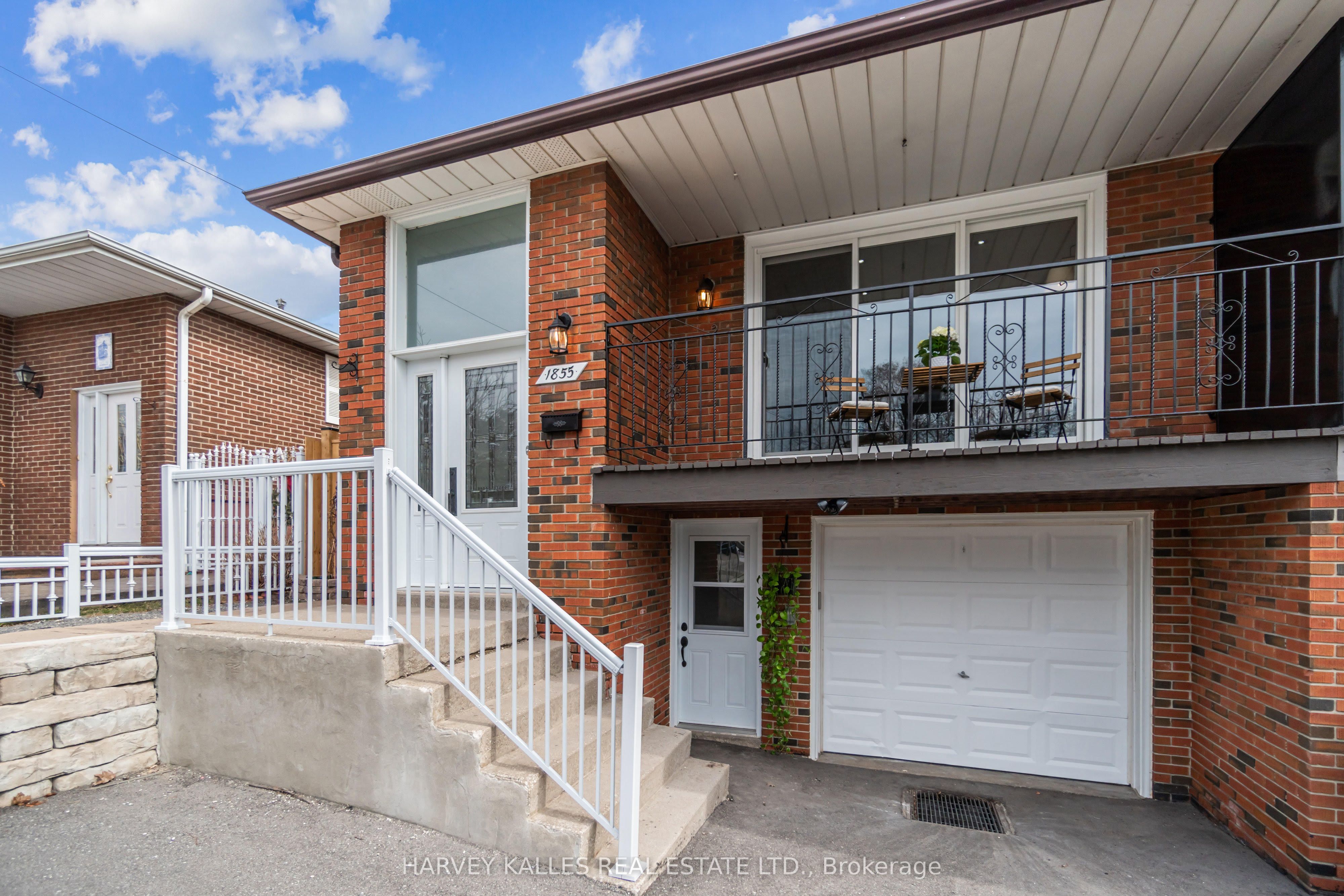 1855 Silverberry Crescent Property Photo 2