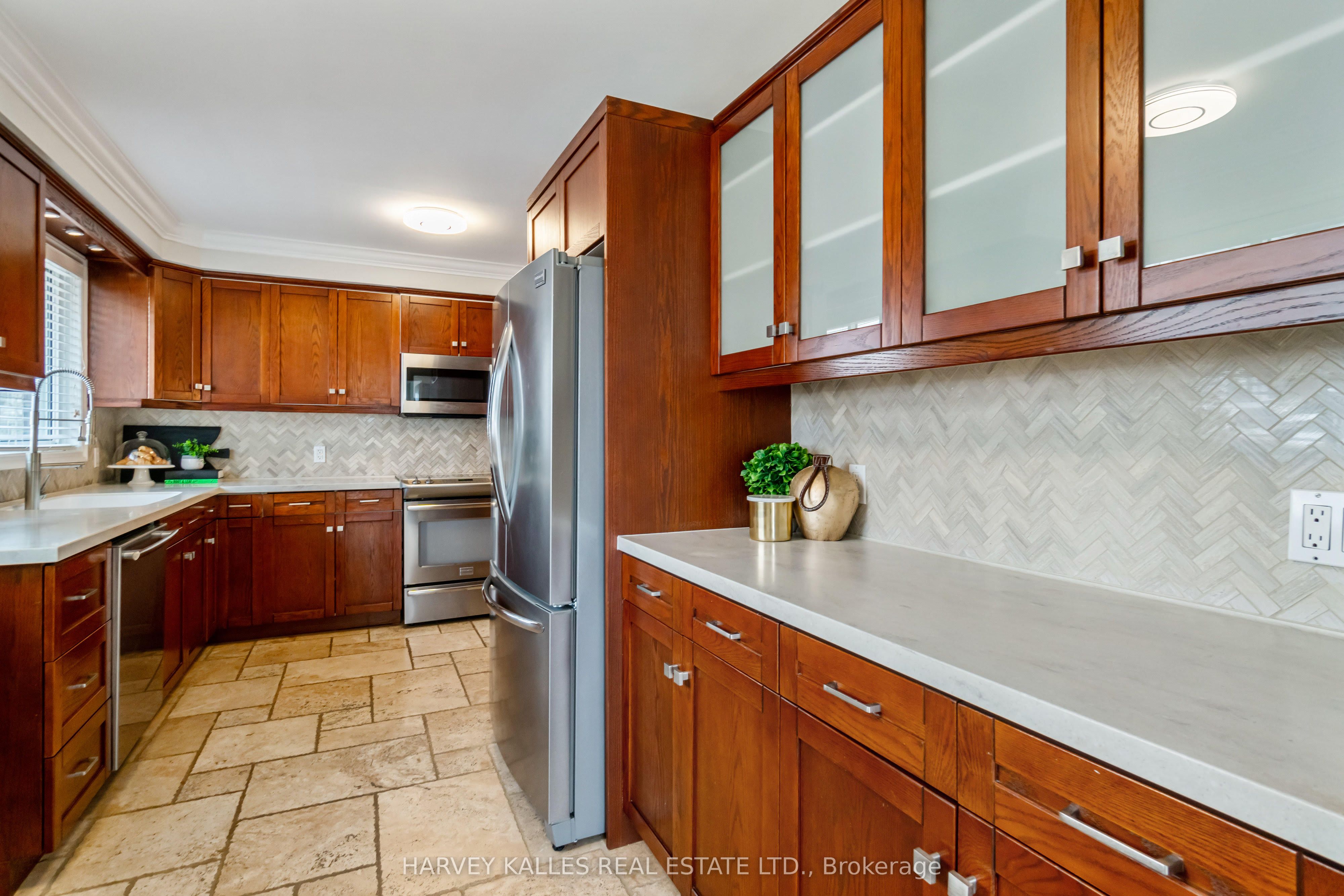 1855 Silverberry Crescent Property Photo 8