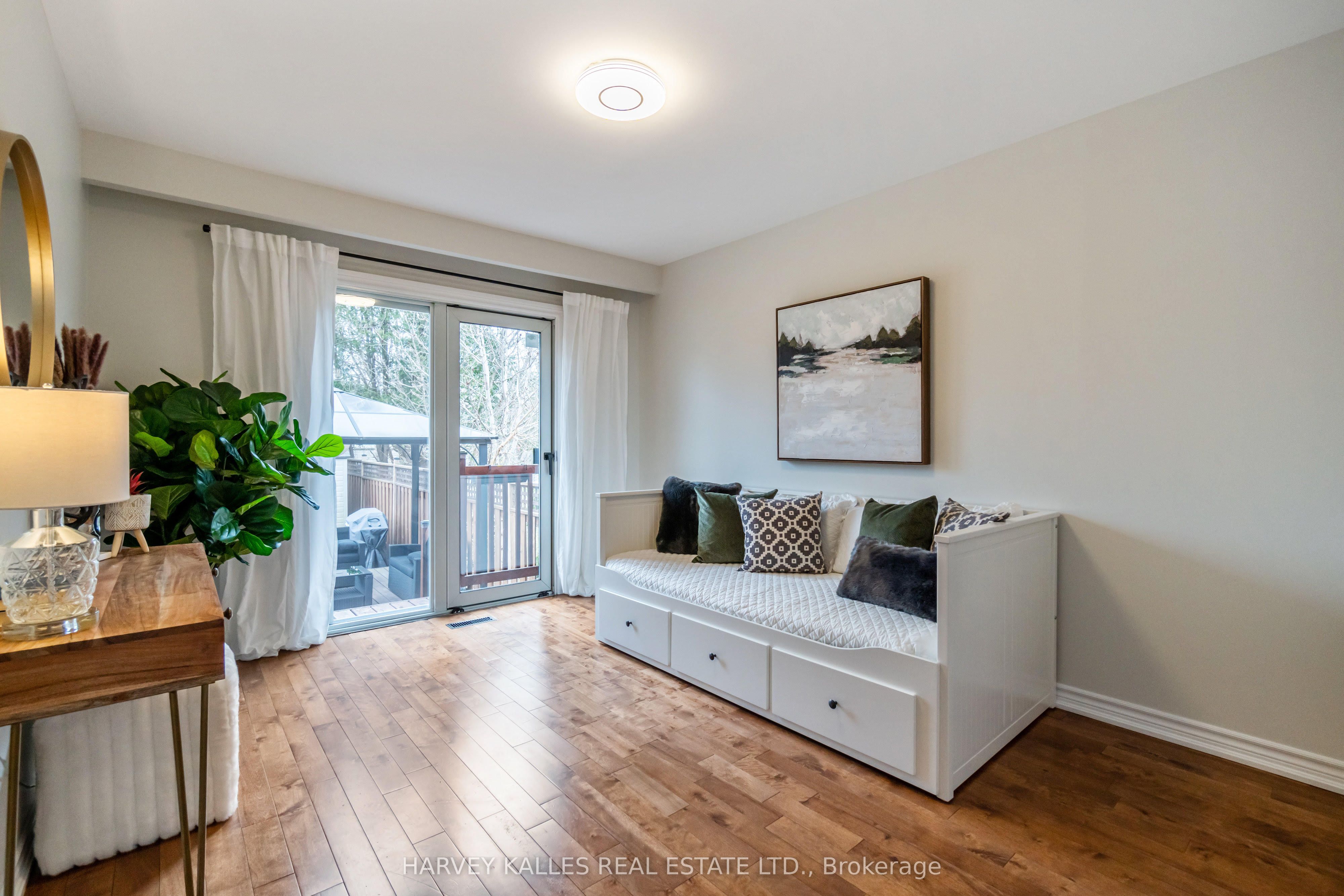1855 Silverberry Crescent Property Photo 11
