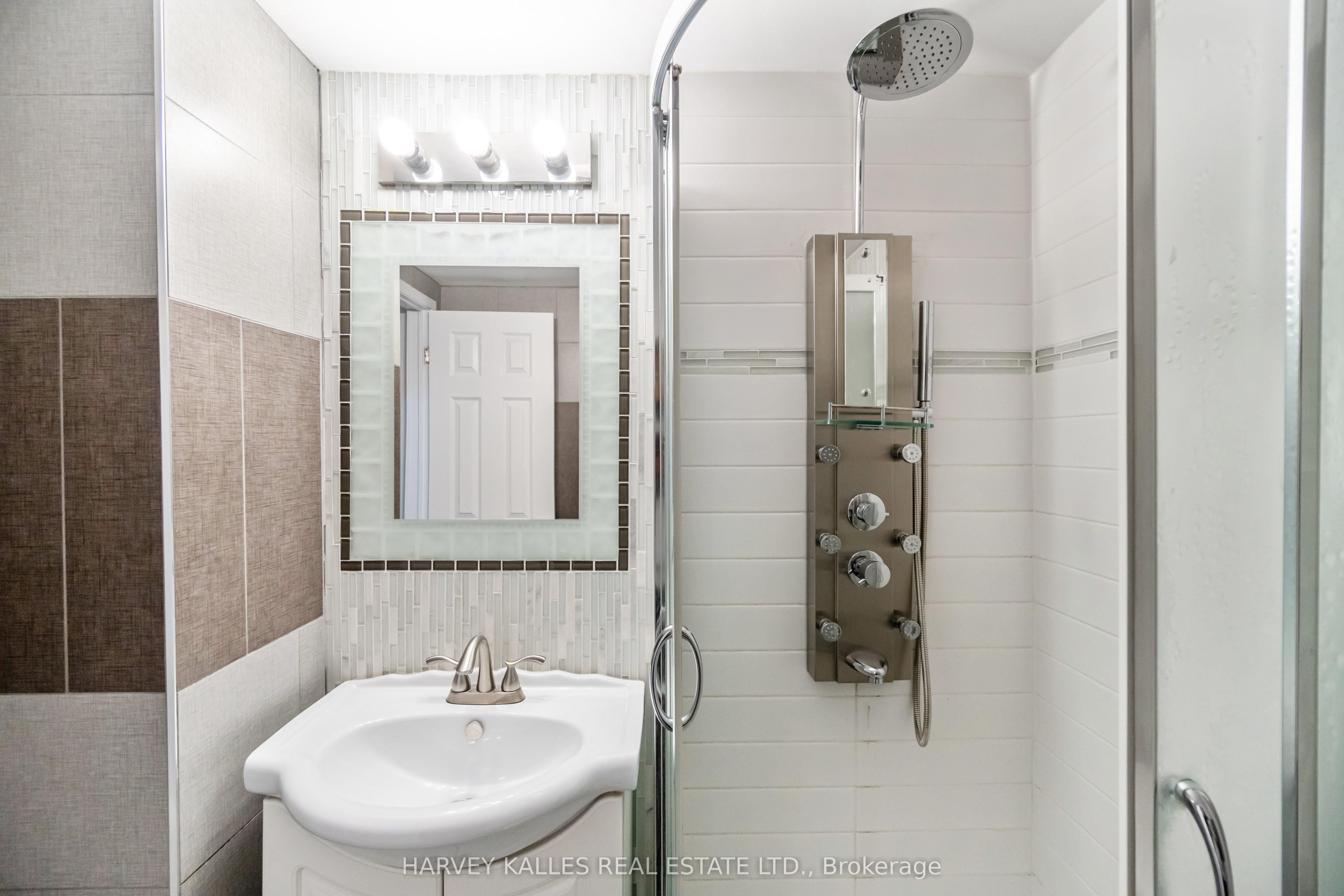 1855 Silverberry Crescent Property Photo 12