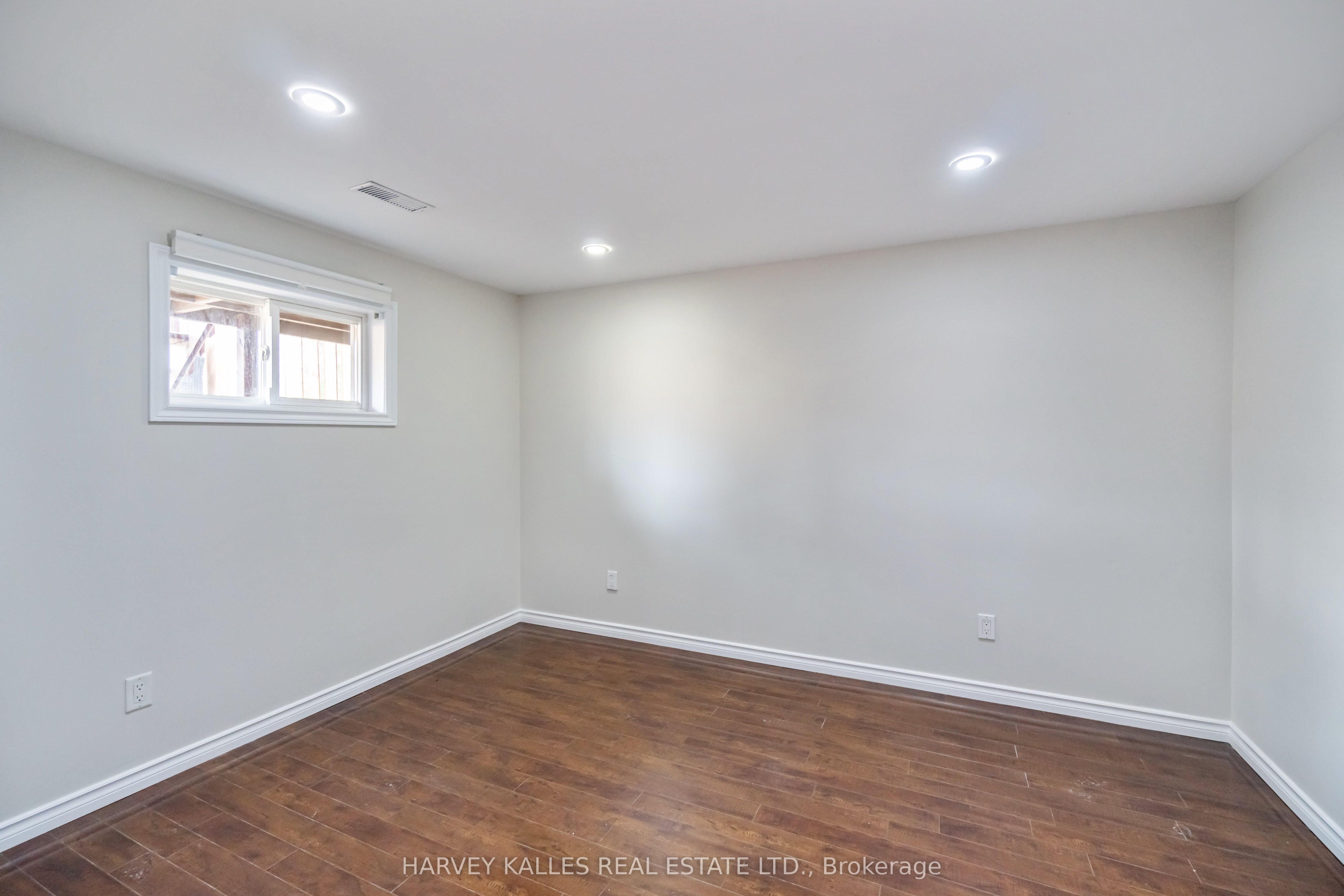 1855 Silverberry Crescent Property Photo 16
