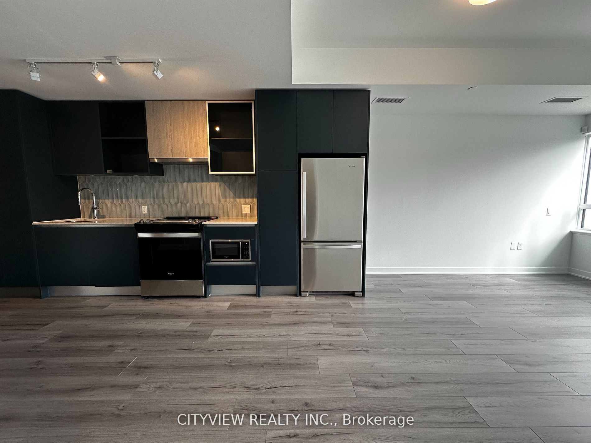 395 Dundas Street W 106 Property Photo 3