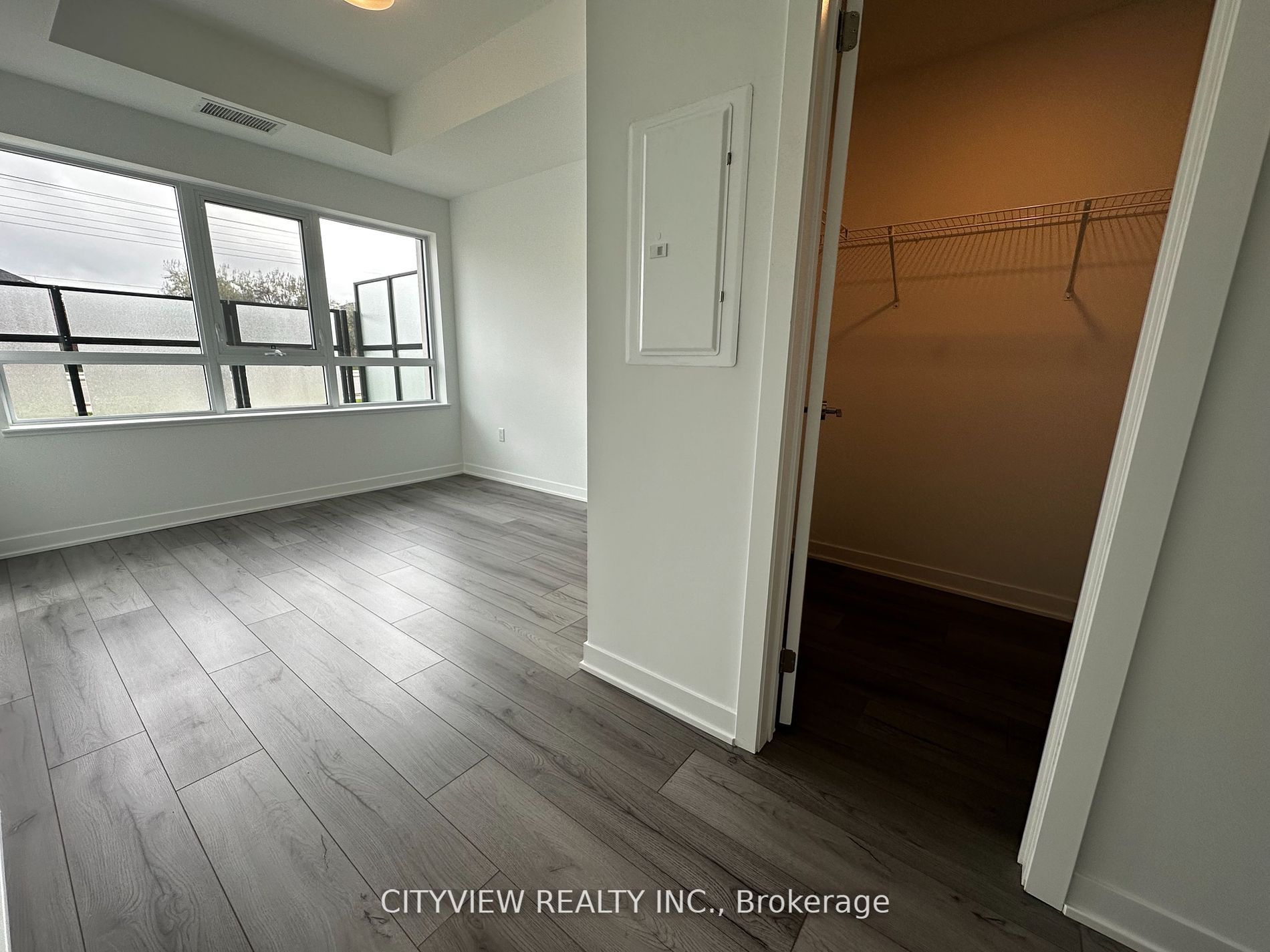 395 Dundas Street W 106 Property Photo 8