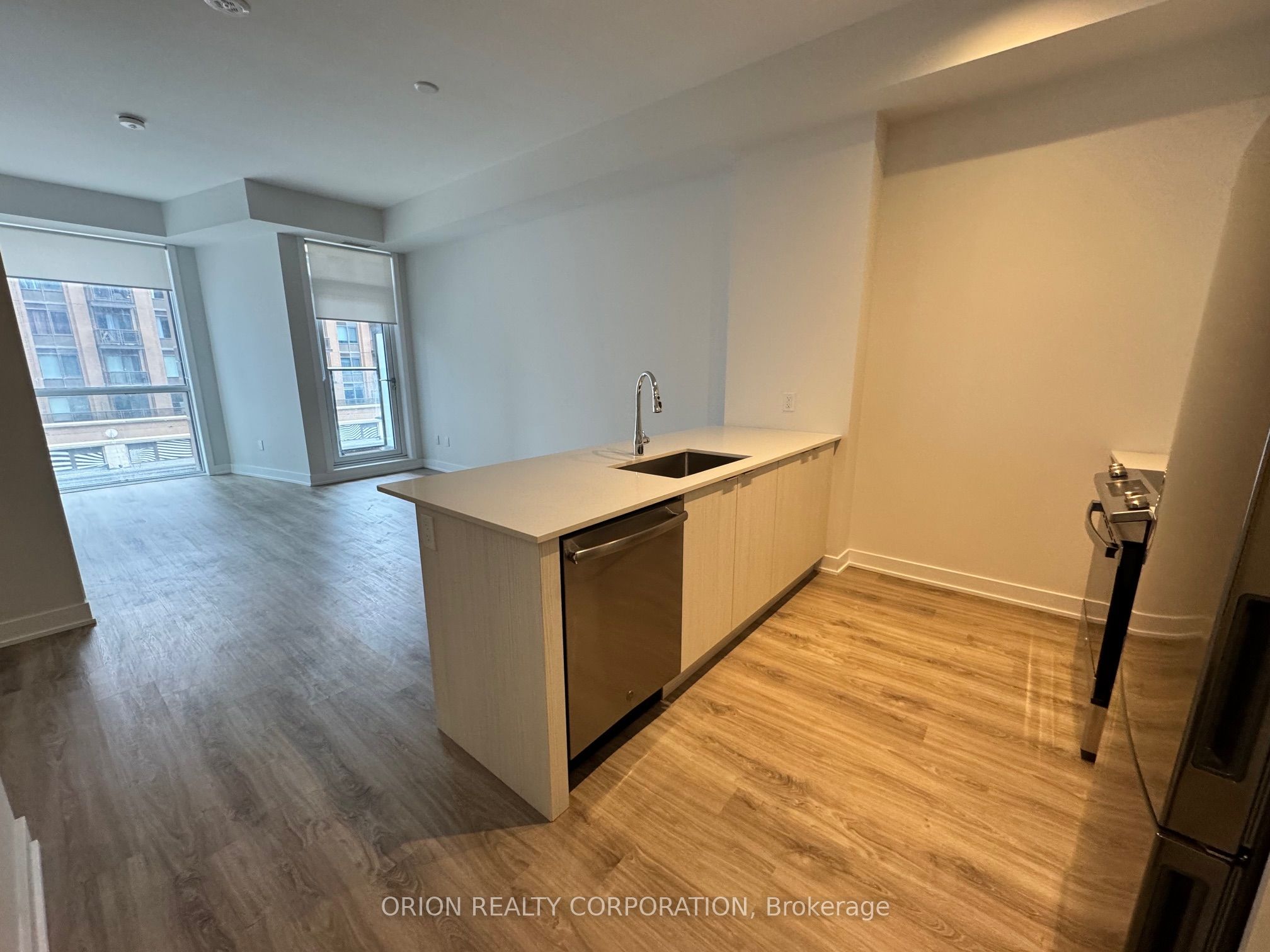 #302 - 430 Square One Drive Property Photo 1