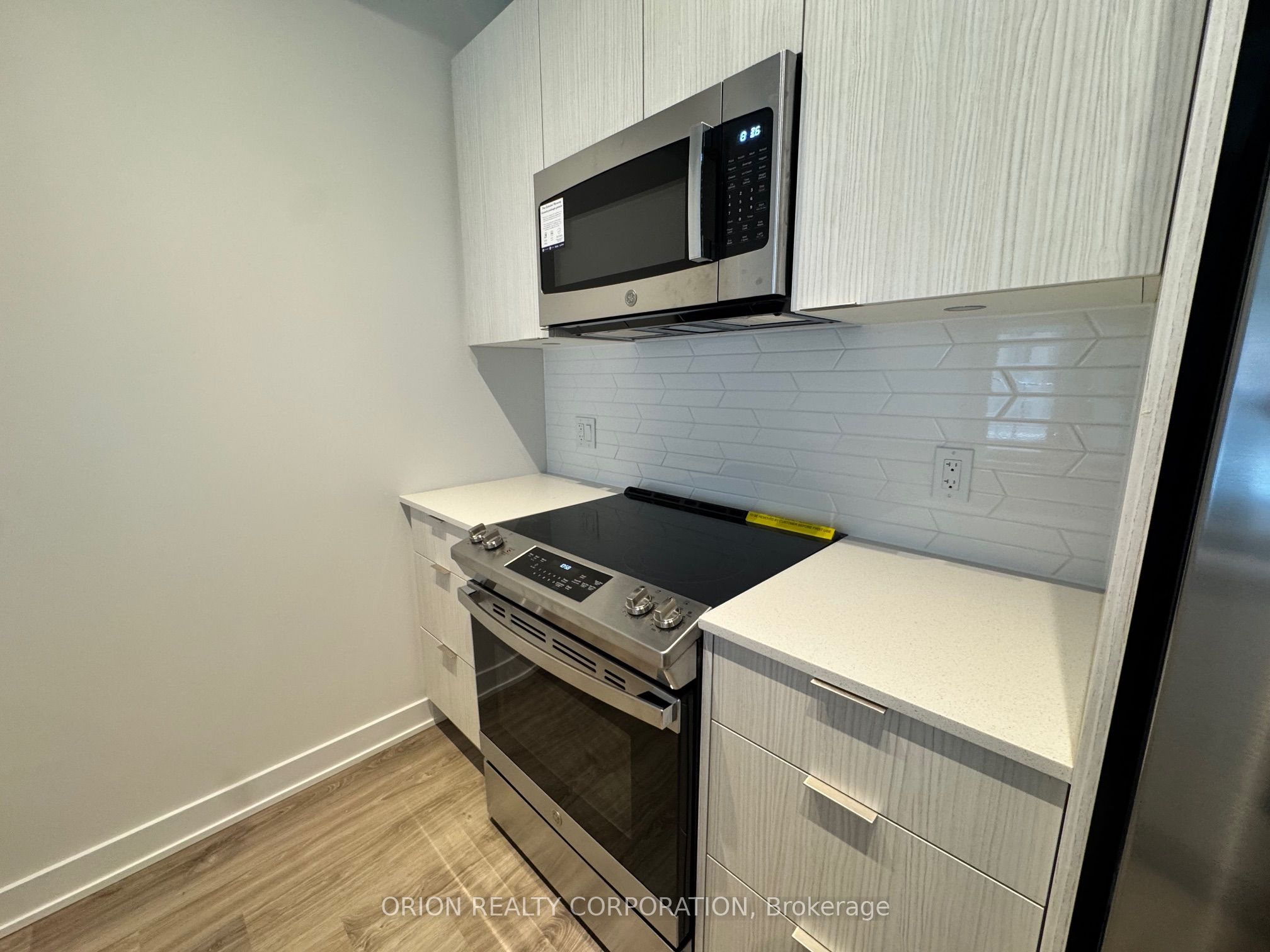 #302 - 430 Square One Drive Property Photo 4