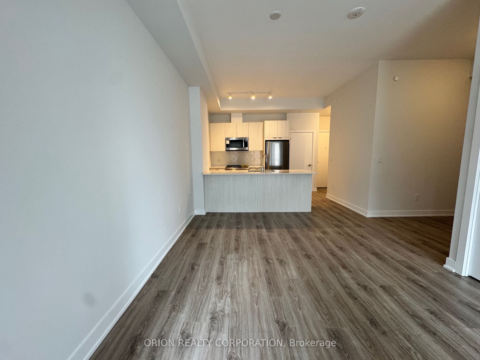 #302 - 430 Square One Drive Property Photo 5