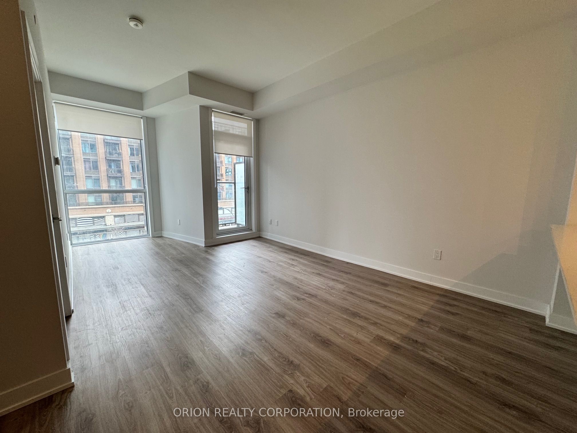 #302 - 430 Square One Drive Property Photo 8