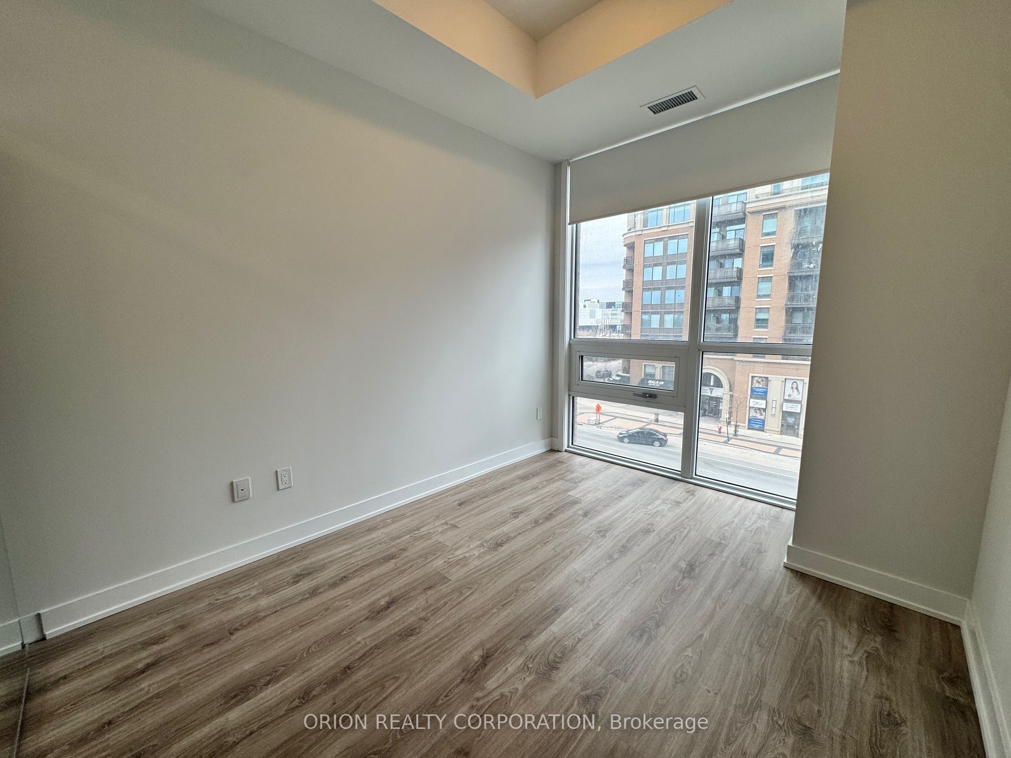 #302 - 430 Square One Drive Property Photo 10