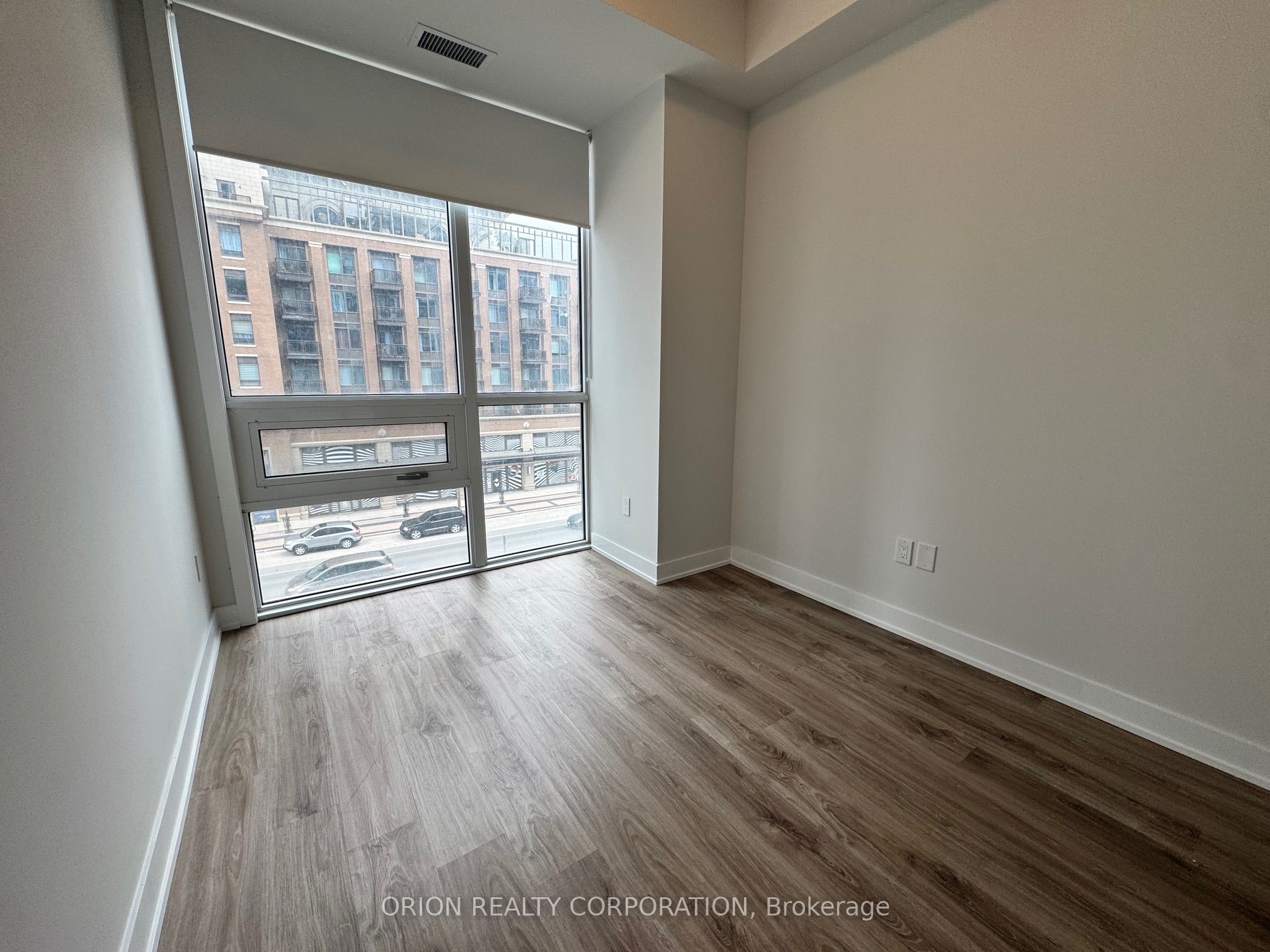 #302 - 430 Square One Drive Property Photo 11