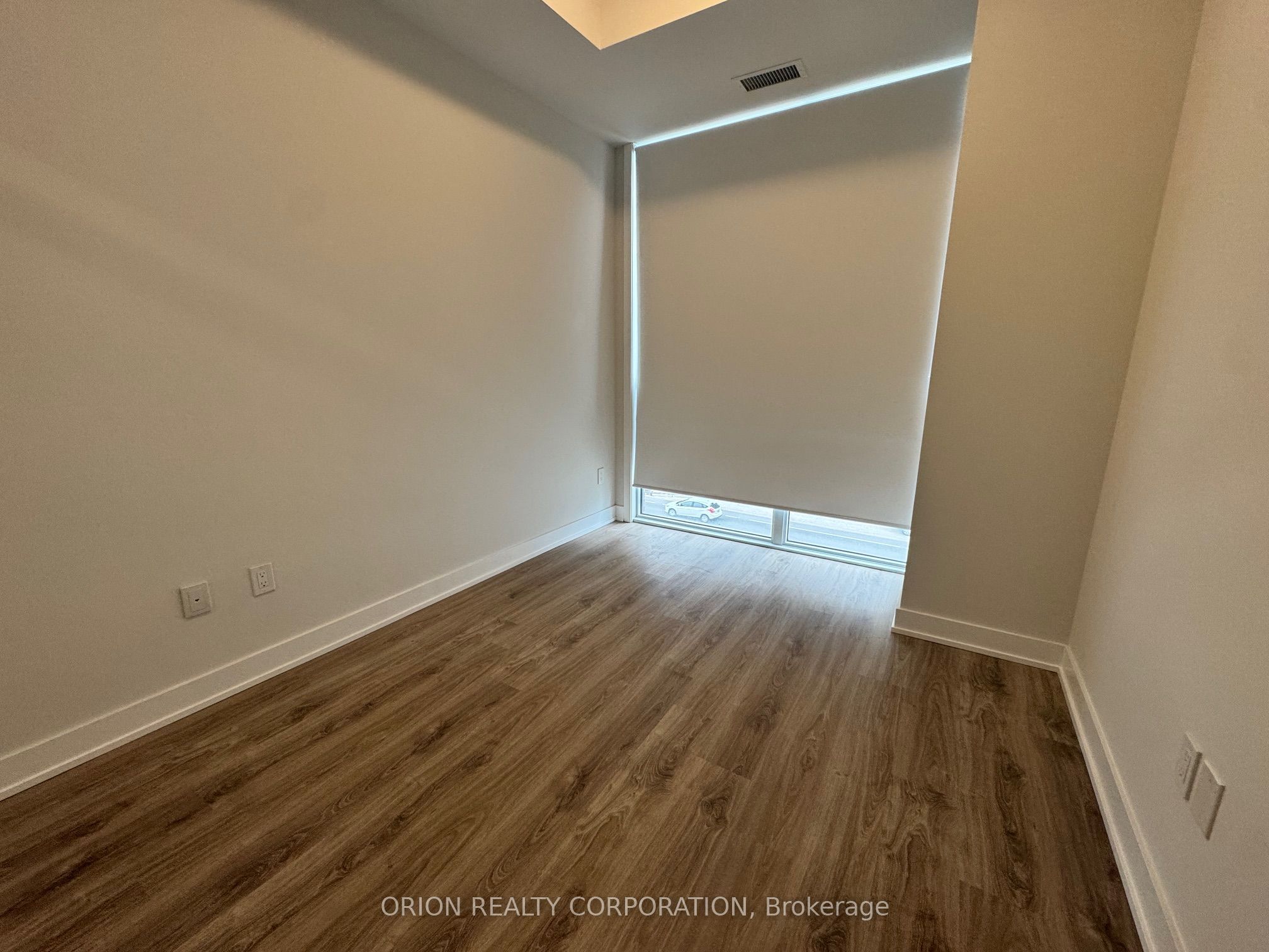 #302 - 430 Square One Drive Property Photo 12