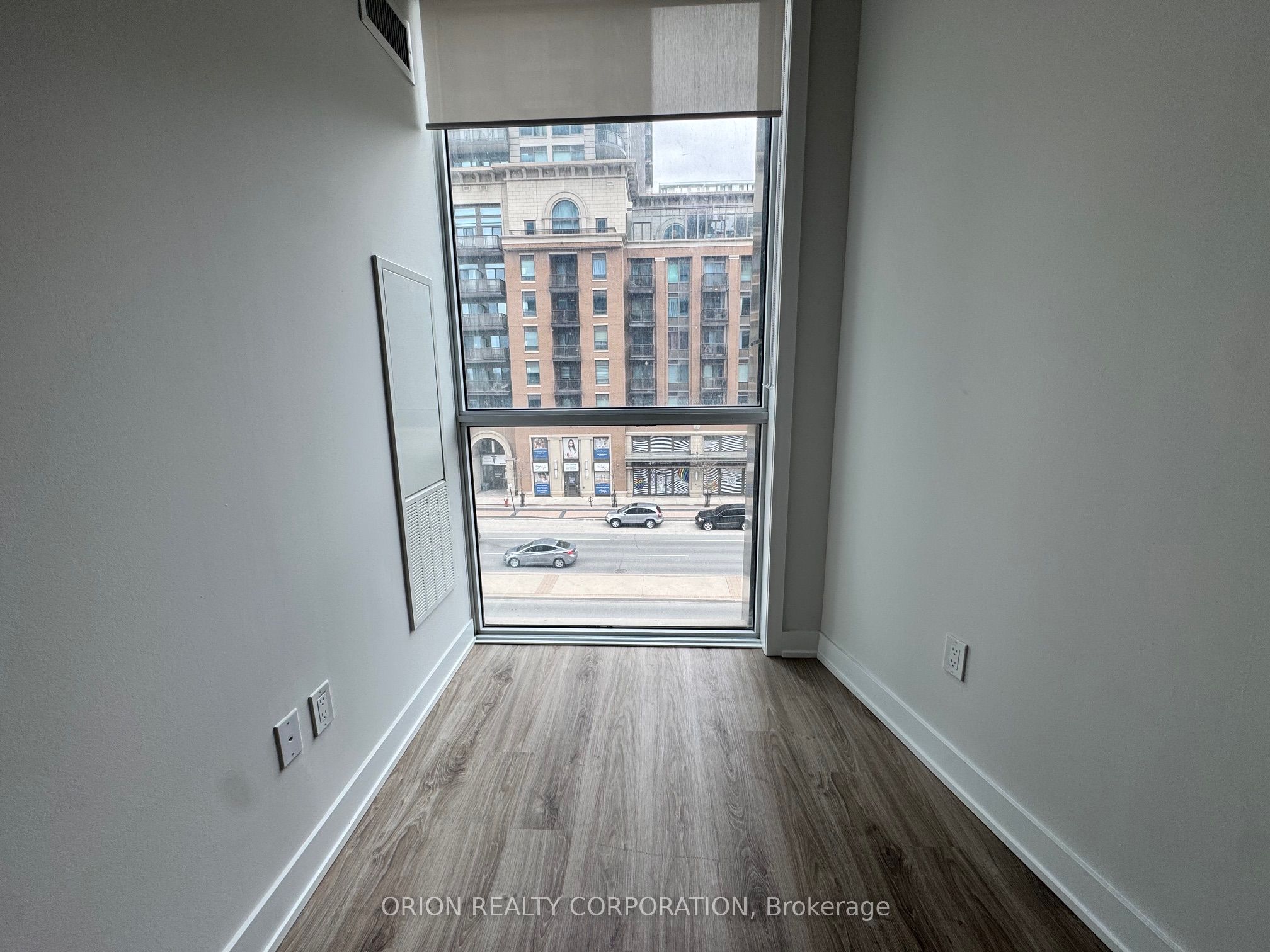 #302 - 430 Square One Drive Property Photo 14