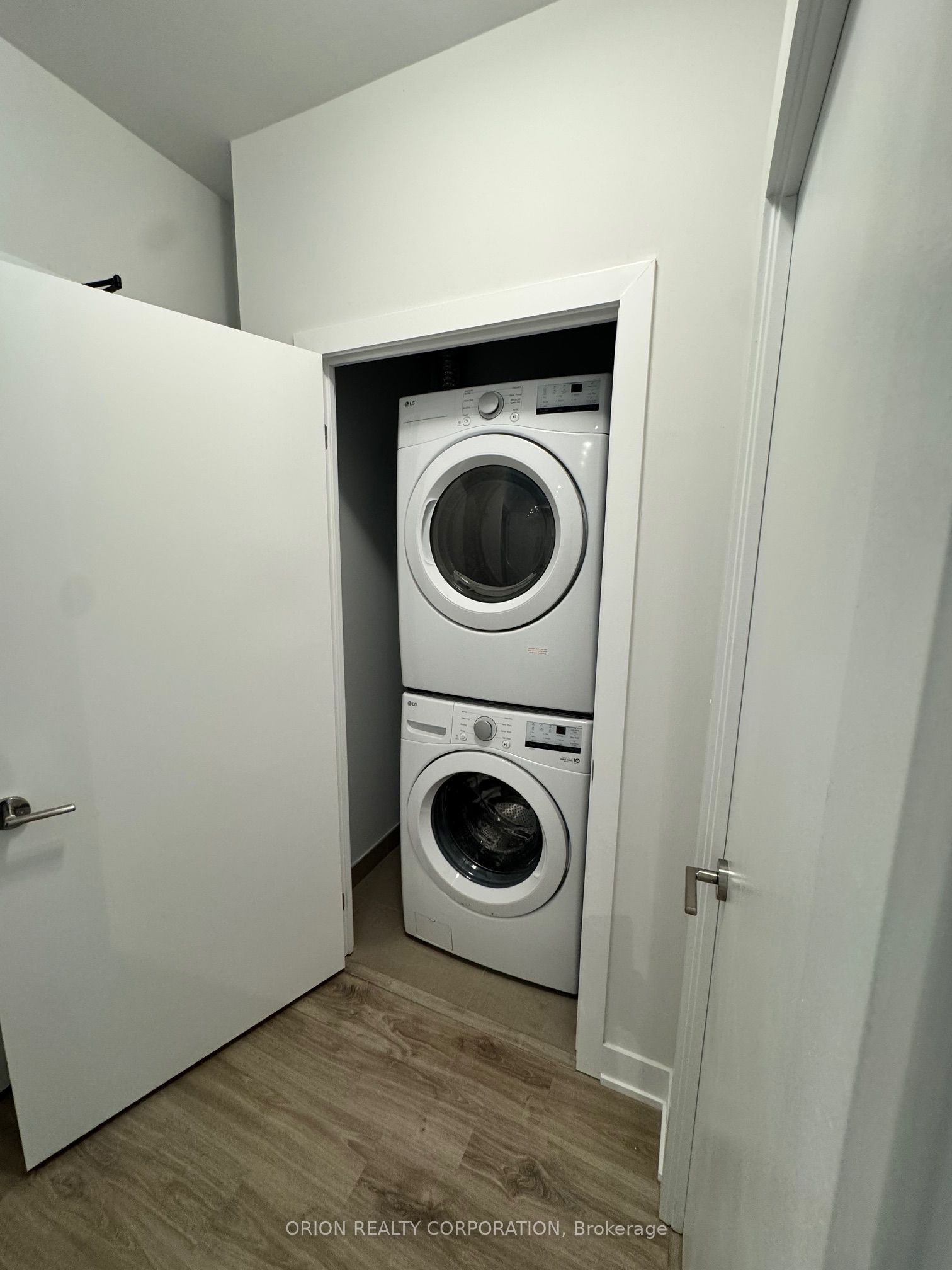#302 - 430 Square One Drive Property Photo 17