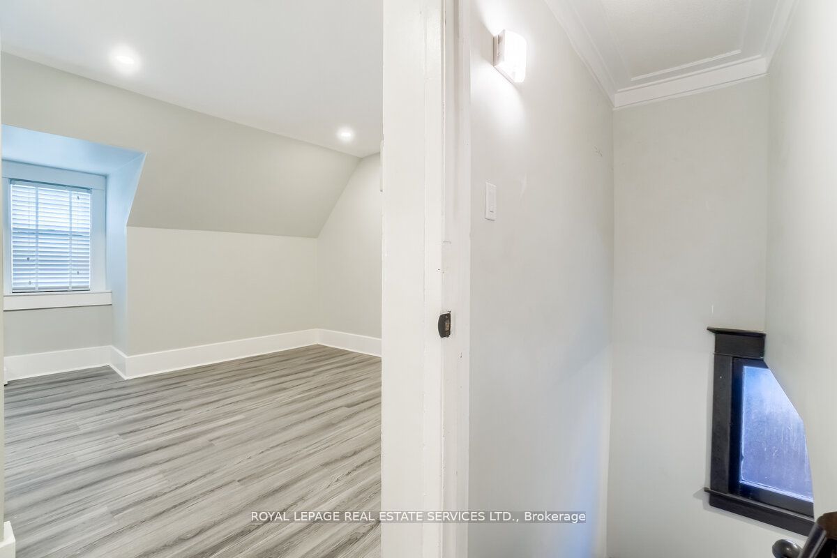 31 Tyndall Avenue Property Photo 24