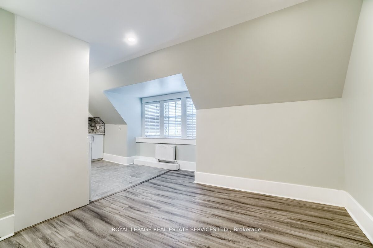31 Tyndall Avenue Property Photo 26