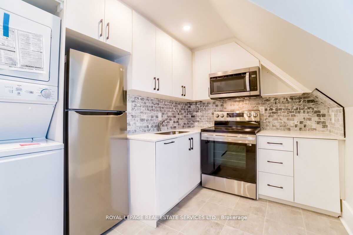 31 Tyndall Avenue Property Photo 27