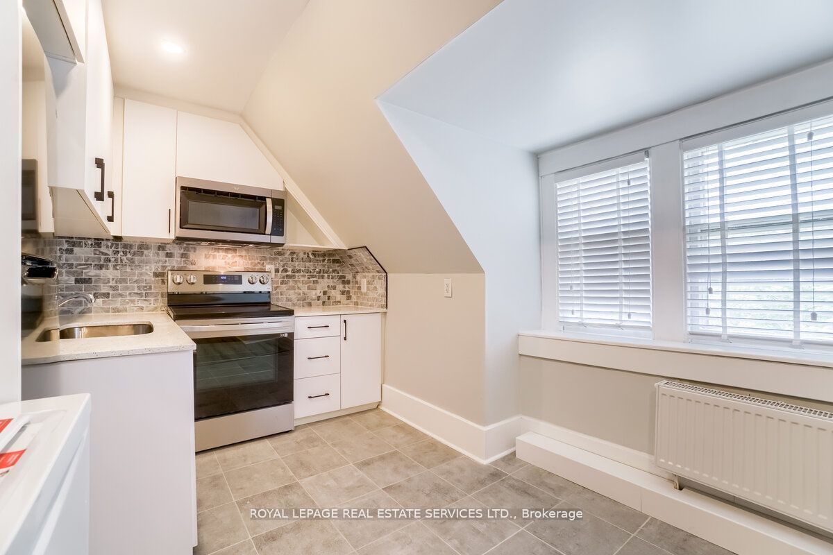 31 Tyndall Avenue Property Photo 28