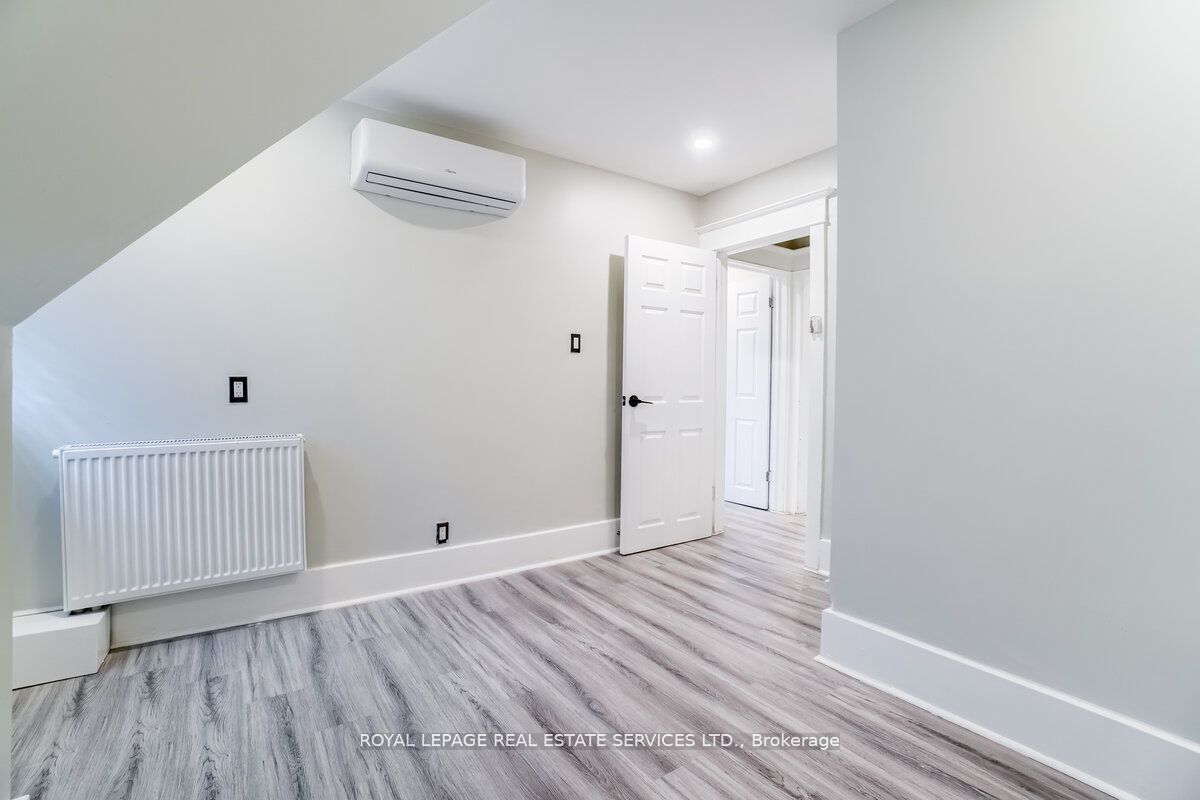 31 Tyndall Avenue Property Photo 32