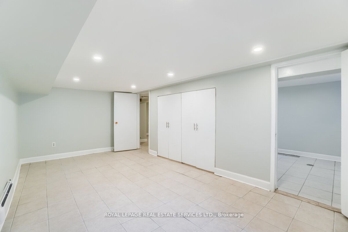 31 Tyndall Avenue Property Photo 35