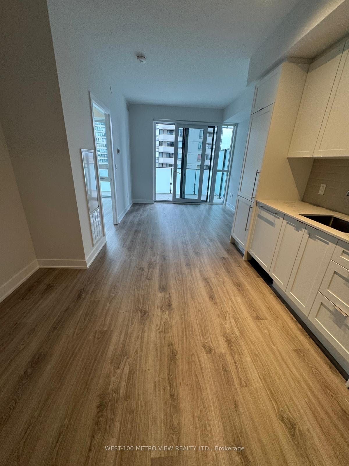 #619 - 430 Square One Drive Property Photo 2