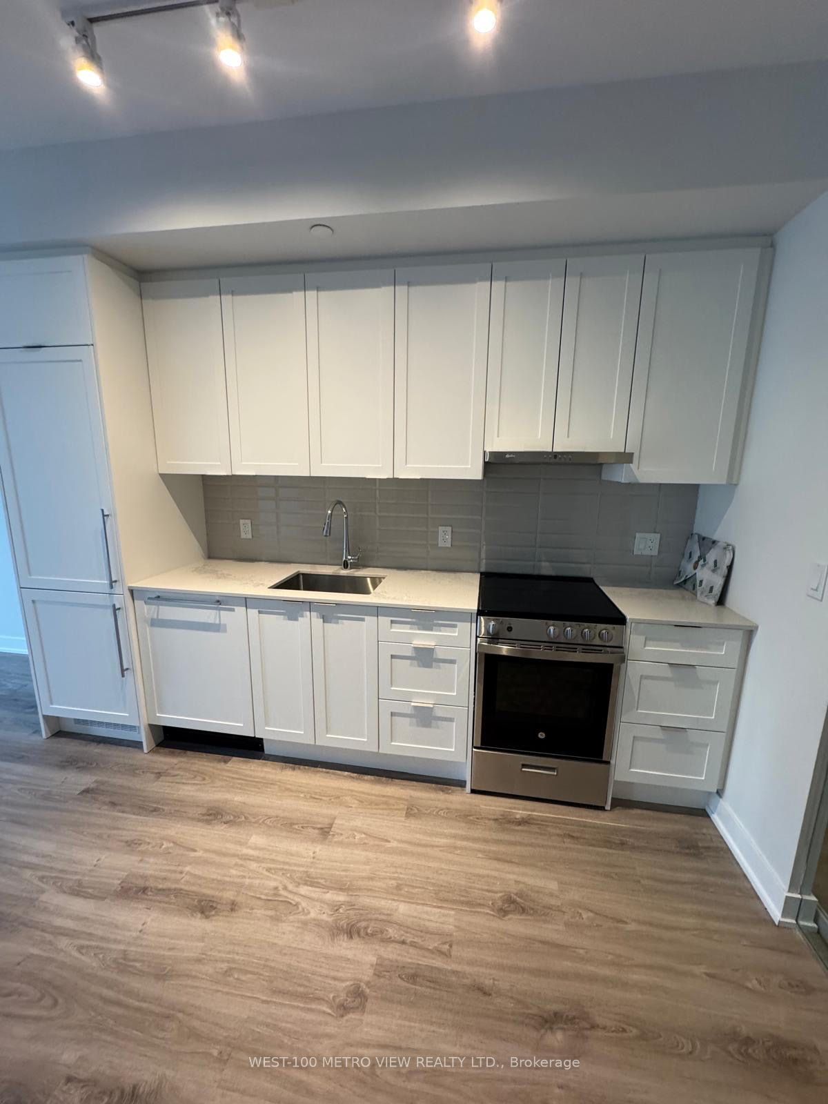 #619 - 430 Square One Drive Property Photo 3