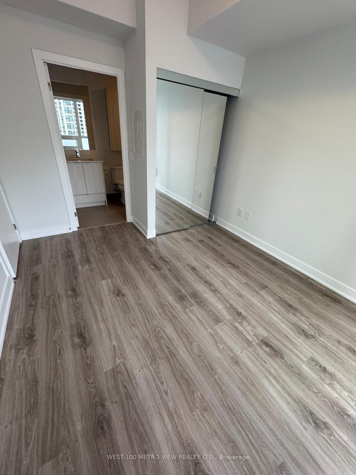 #619 - 430 Square One Drive Property Photo 4