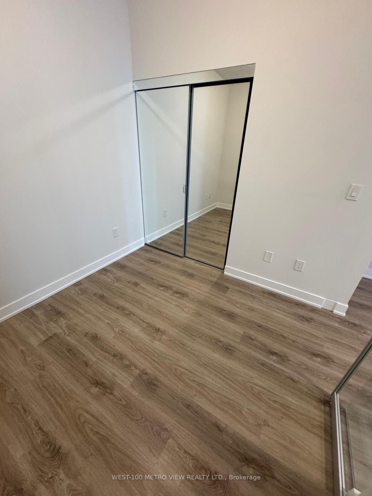 #619 - 430 Square One Drive Property Photo 5