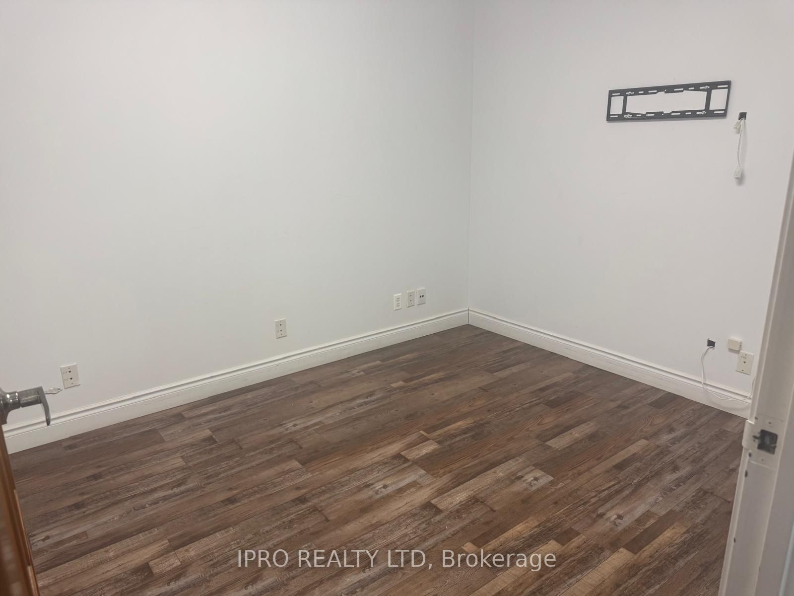 #203 - 49 Hillcrest Avenue Property Photo 2