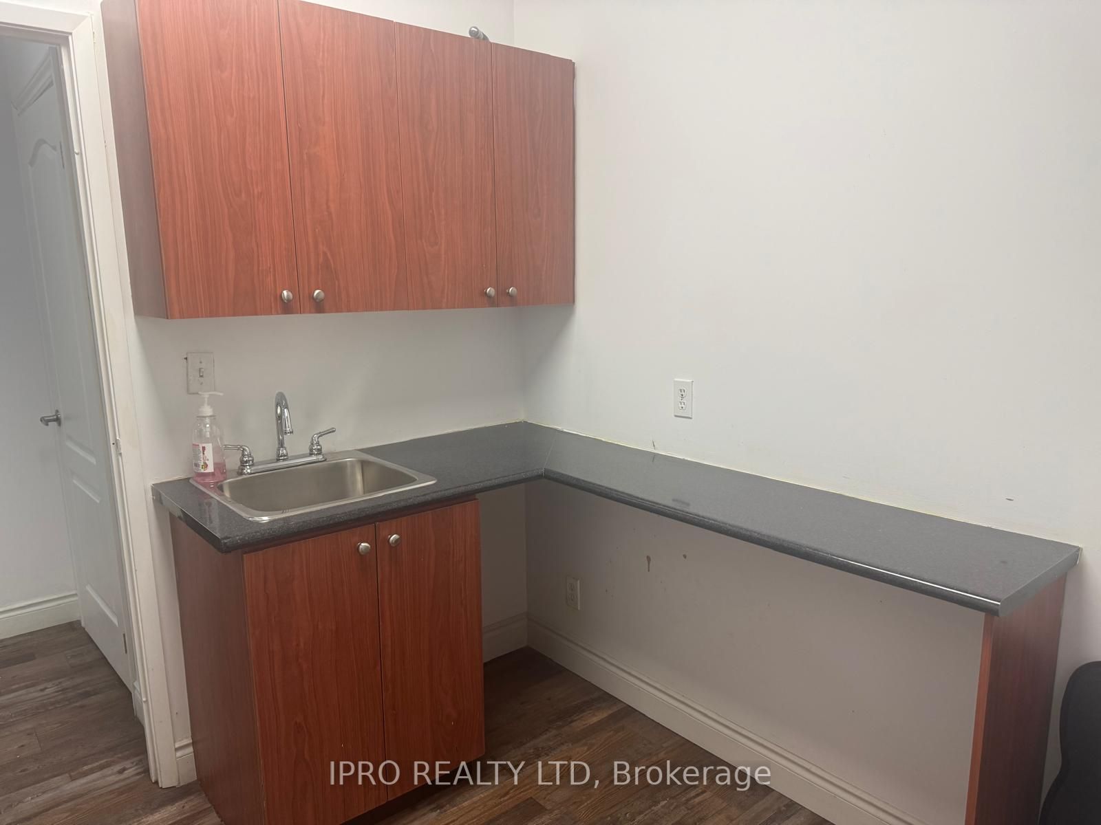 #203 - 49 Hillcrest Avenue Property Photo 6
