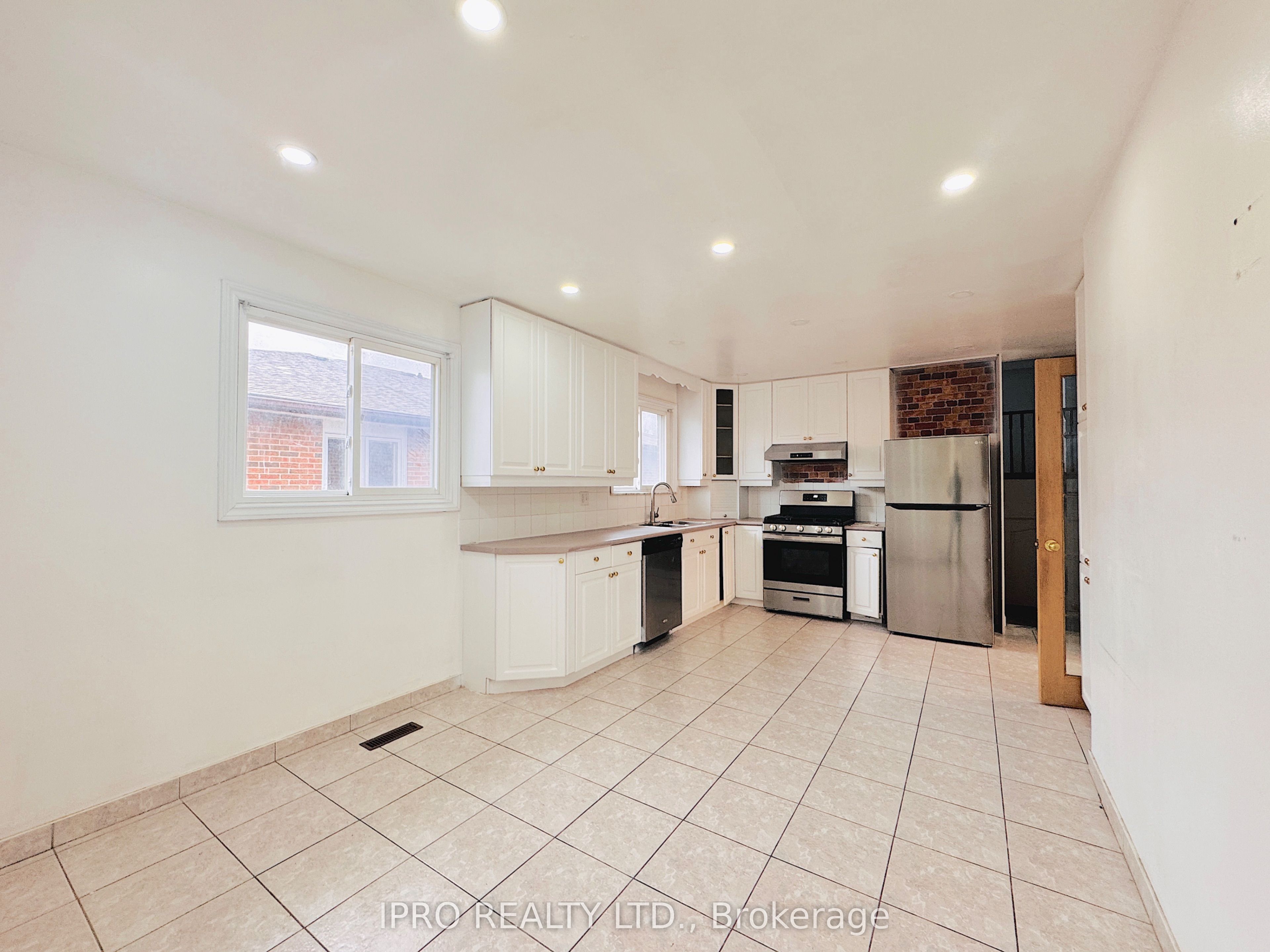 #main - 4118 Woodington Drive Property Photo 10