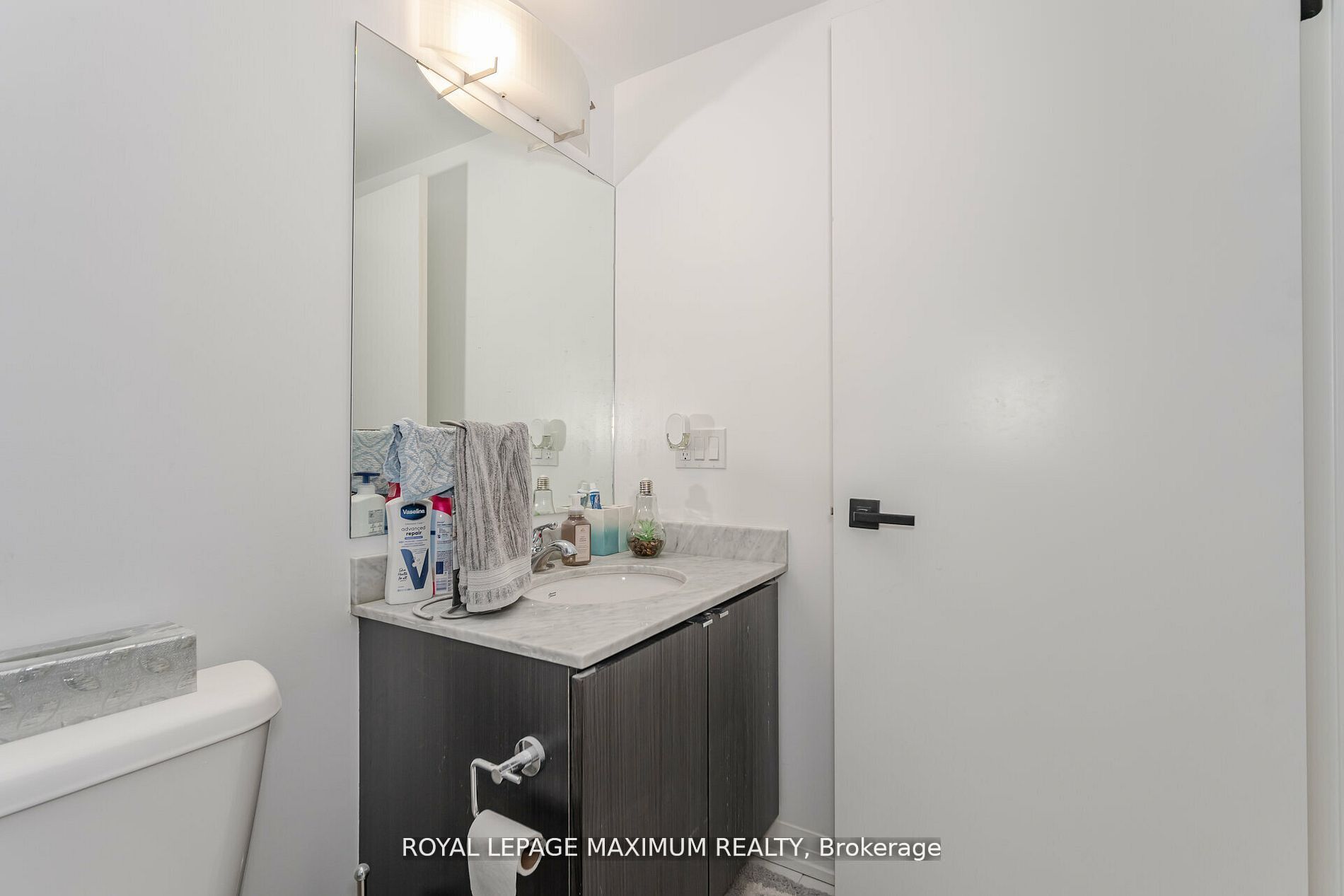 408 E Browns Line 308 Property Photo 19