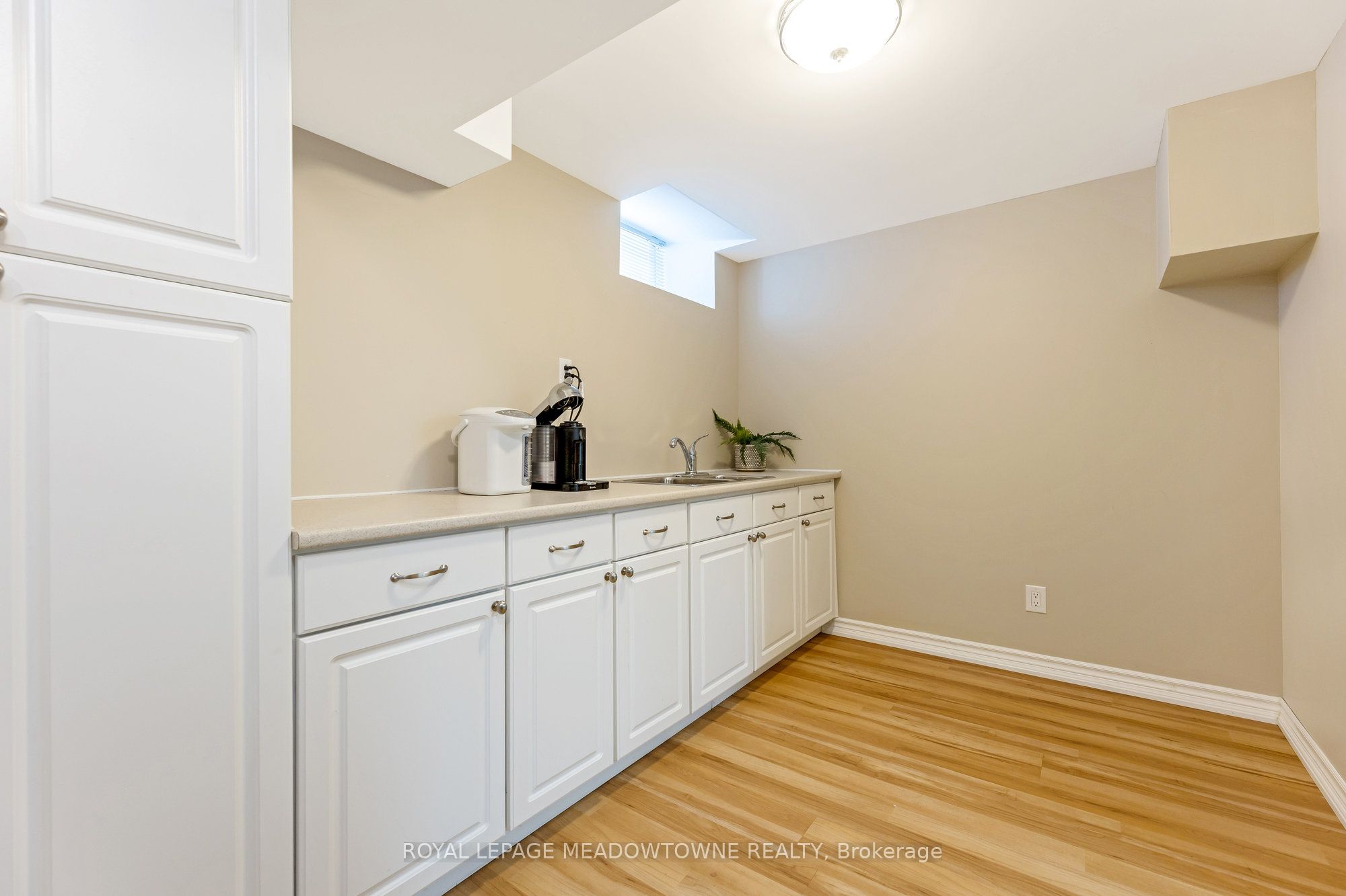 82 Division Street Property Photo 28