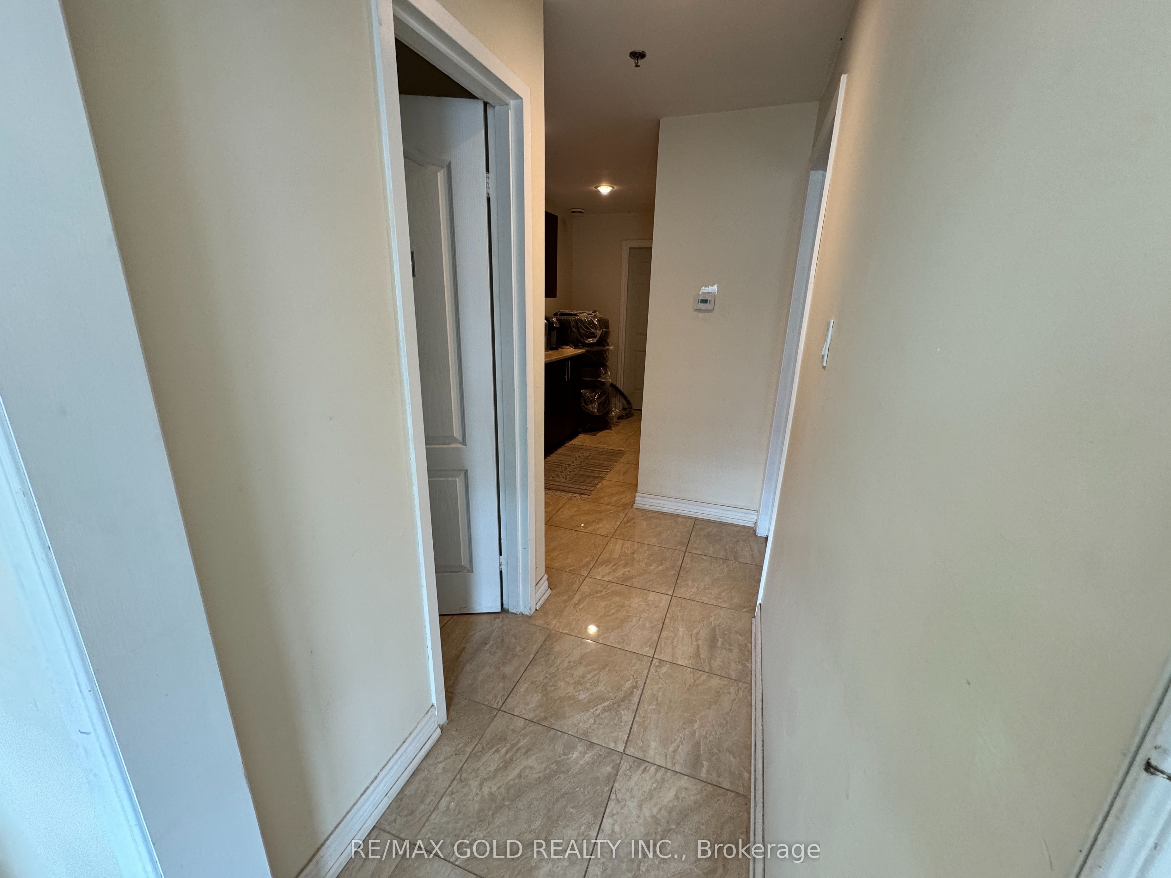 #4 - 1662 Bonhill Road Property Photo 6
