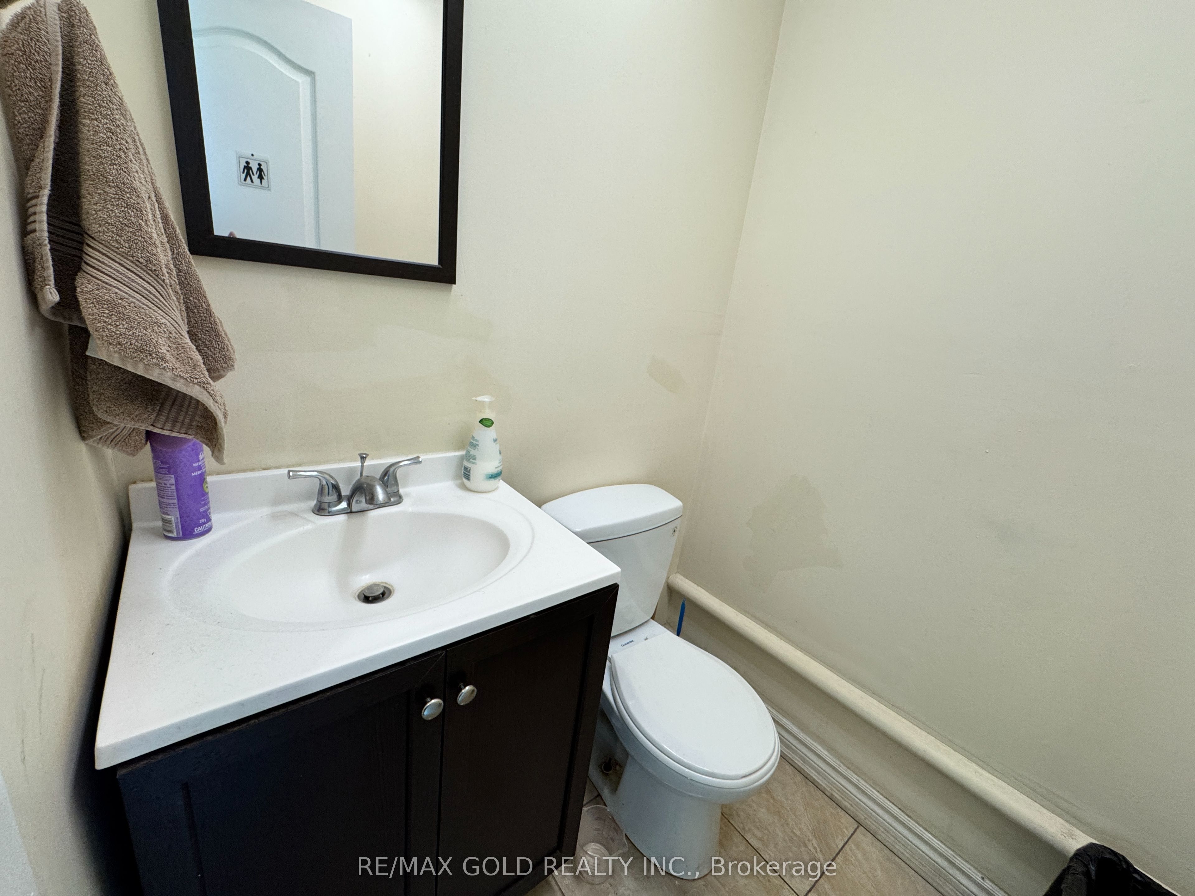 #4 - 1662 Bonhill Road Property Photo 7