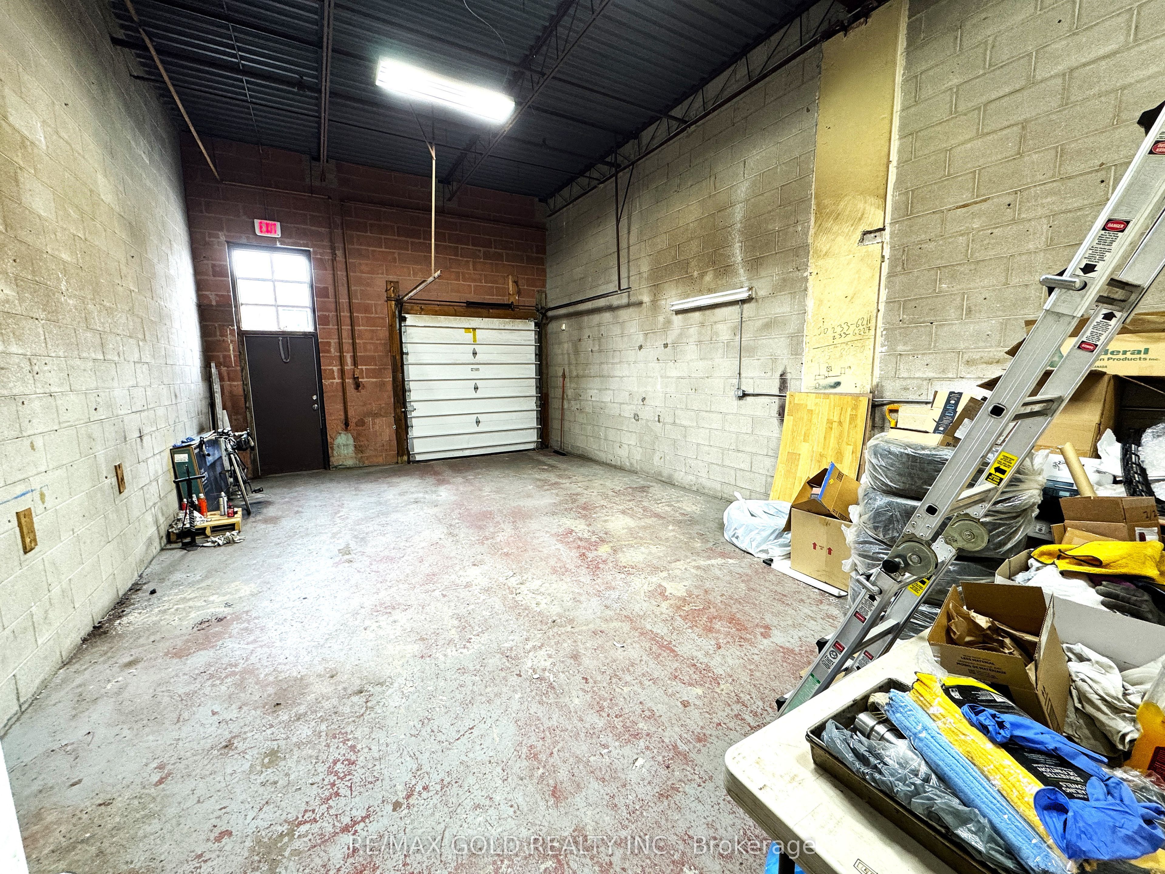 #4 - 1662 Bonhill Road Property Photo 12