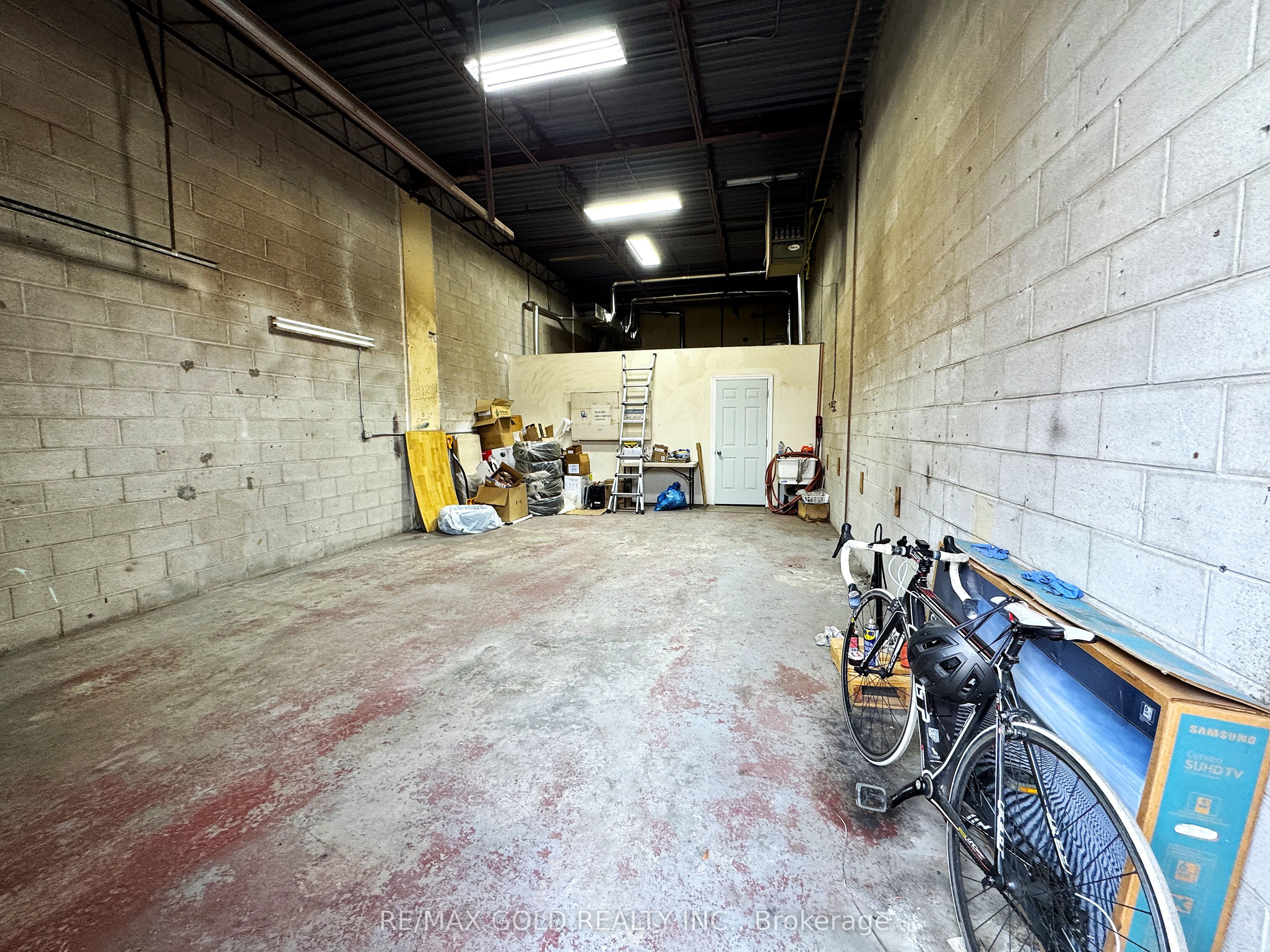 #4 - 1662 Bonhill Road Property Photo 13