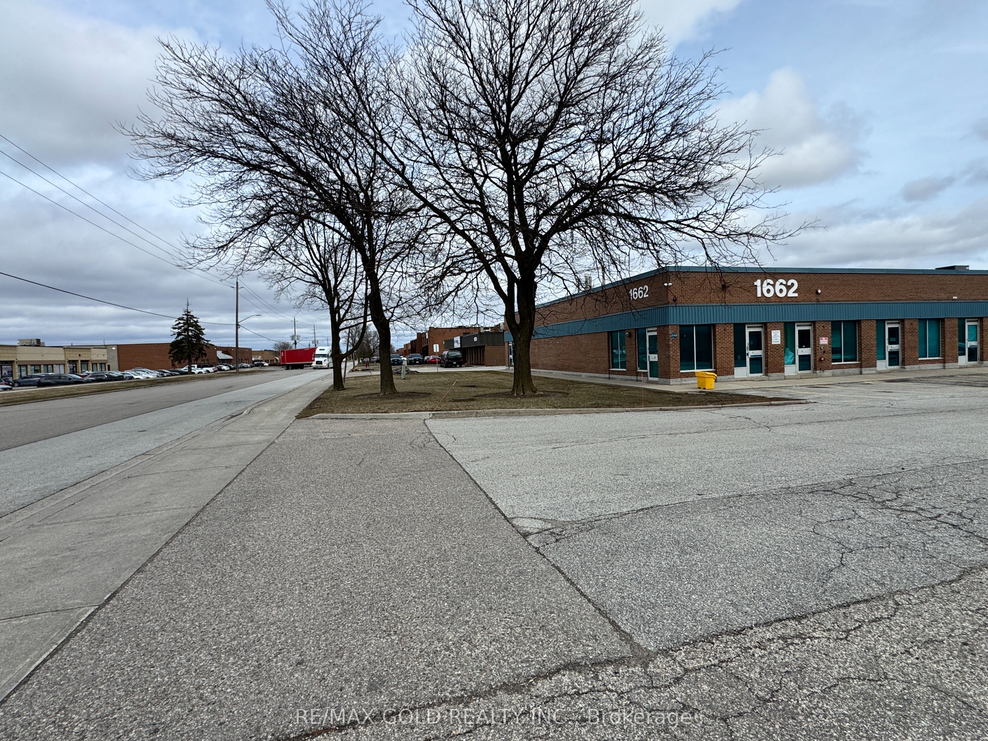 #4 - 1662 Bonhill Road Property Photo 14