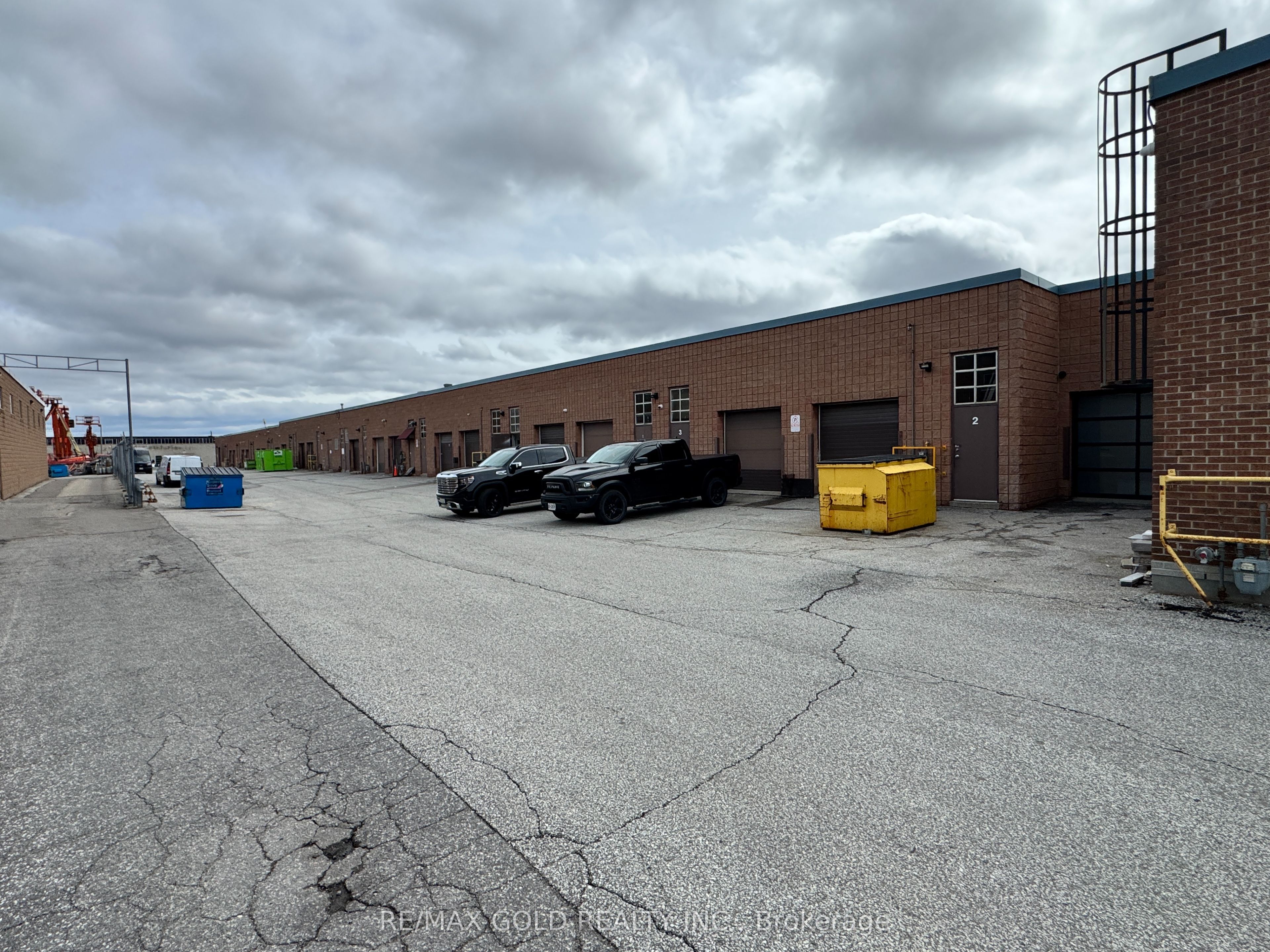 #4 - 1662 Bonhill Road Property Photo 15