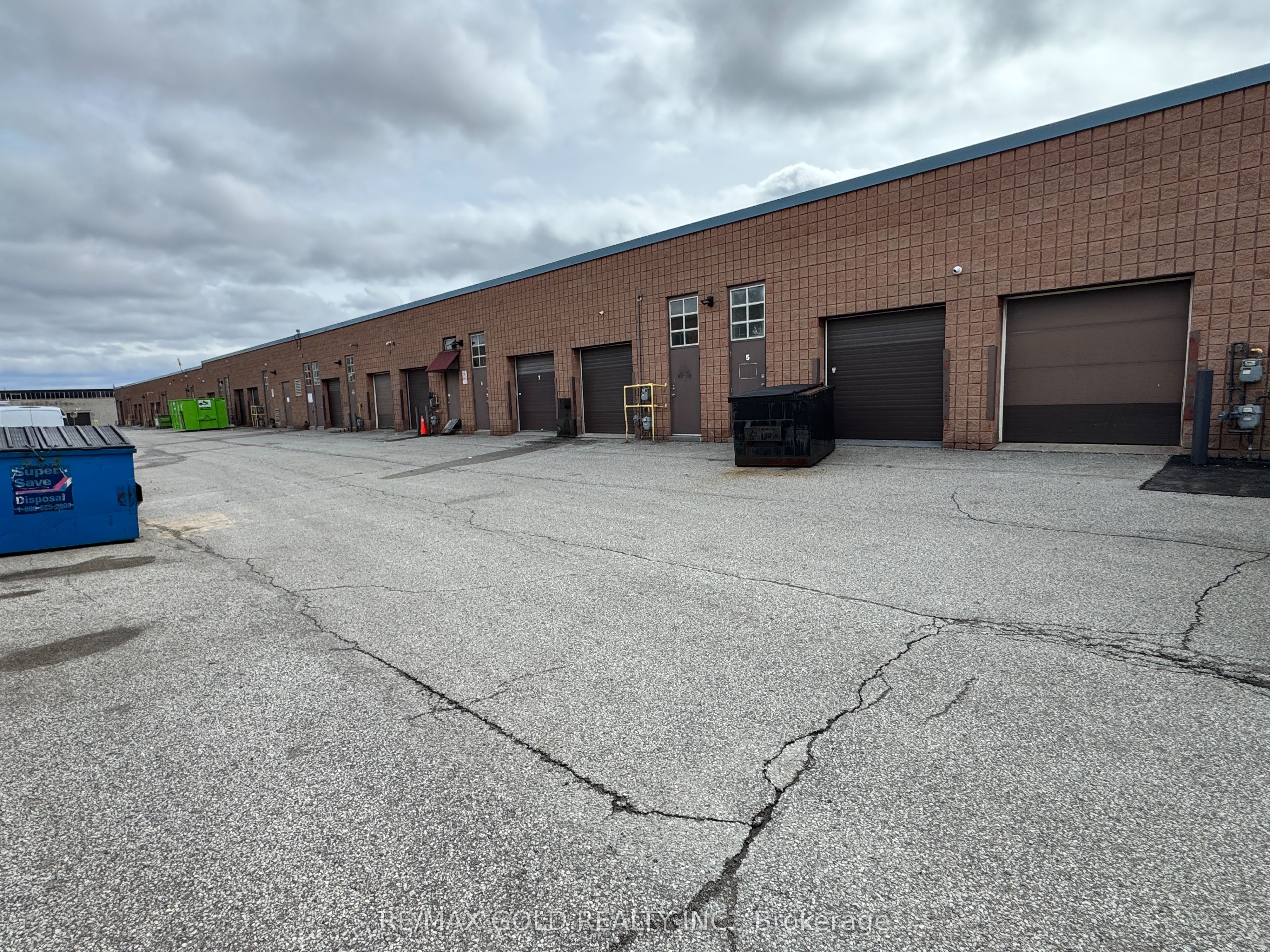 #4 - 1662 Bonhill Road Property Photo 16